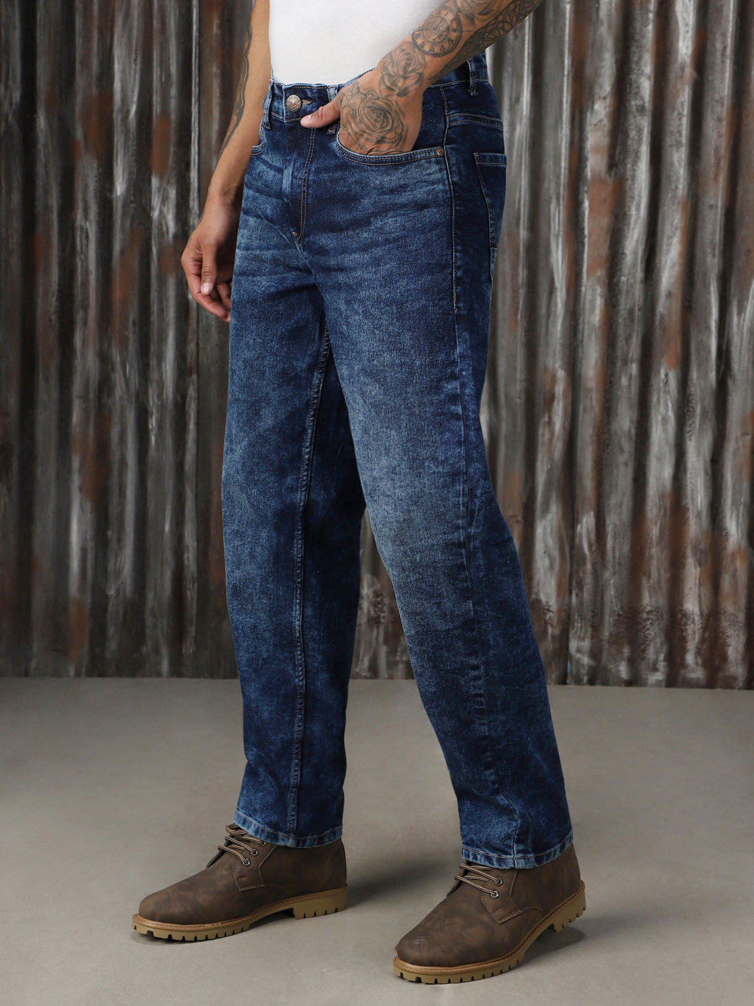 Men Washed Cotton Tapered Fit Mid- Rise   Jeans