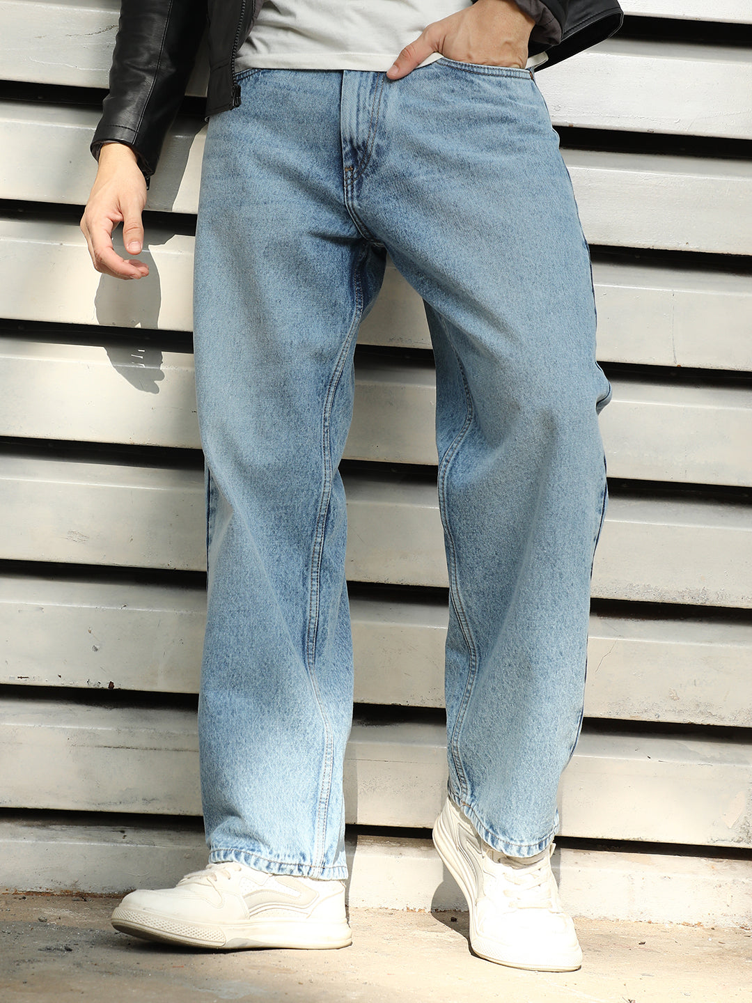 Men Relaxed Fit Clean Look Cotton Jeans