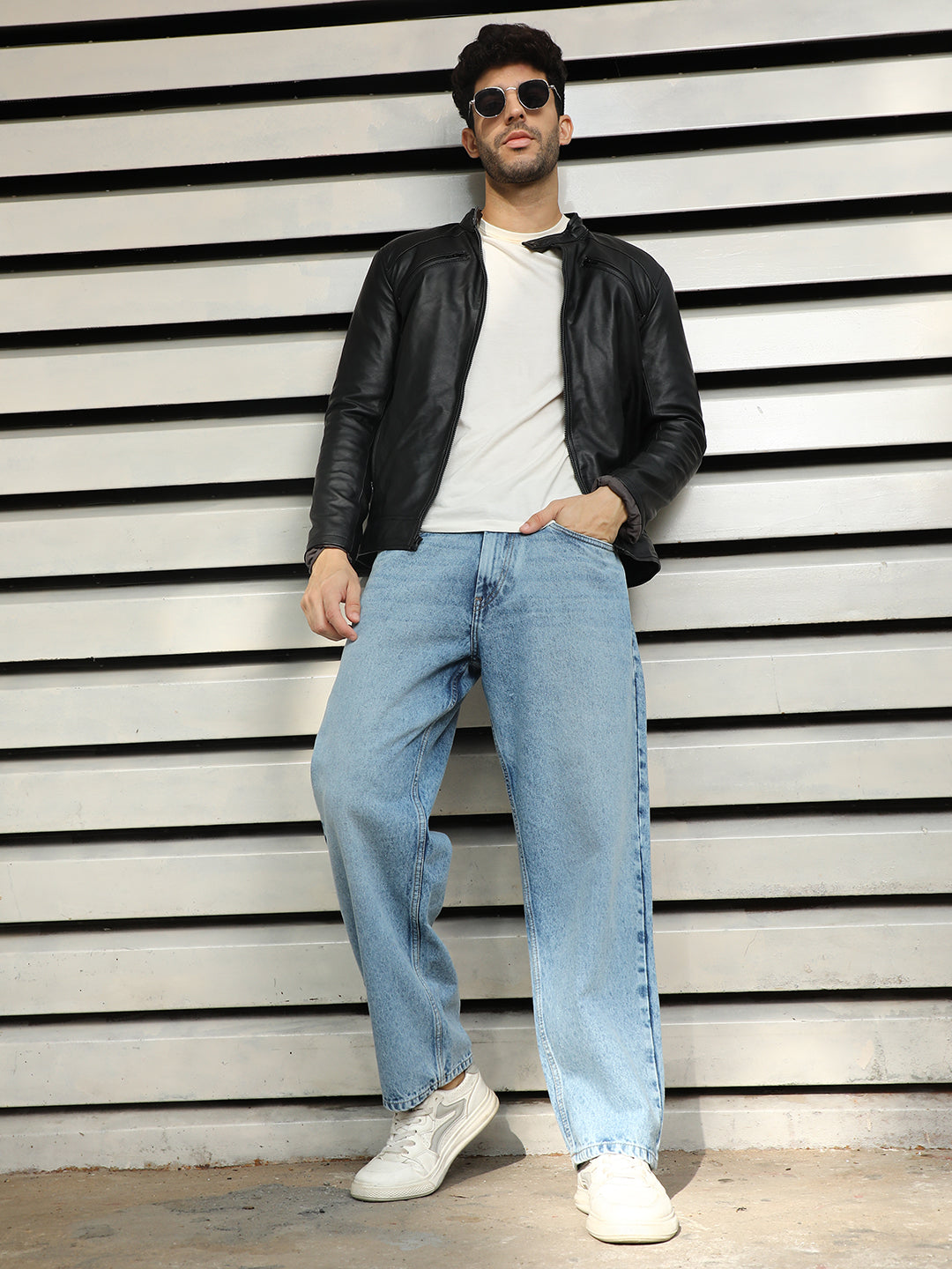 Men Relaxed Fit Clean Look Cotton Jeans