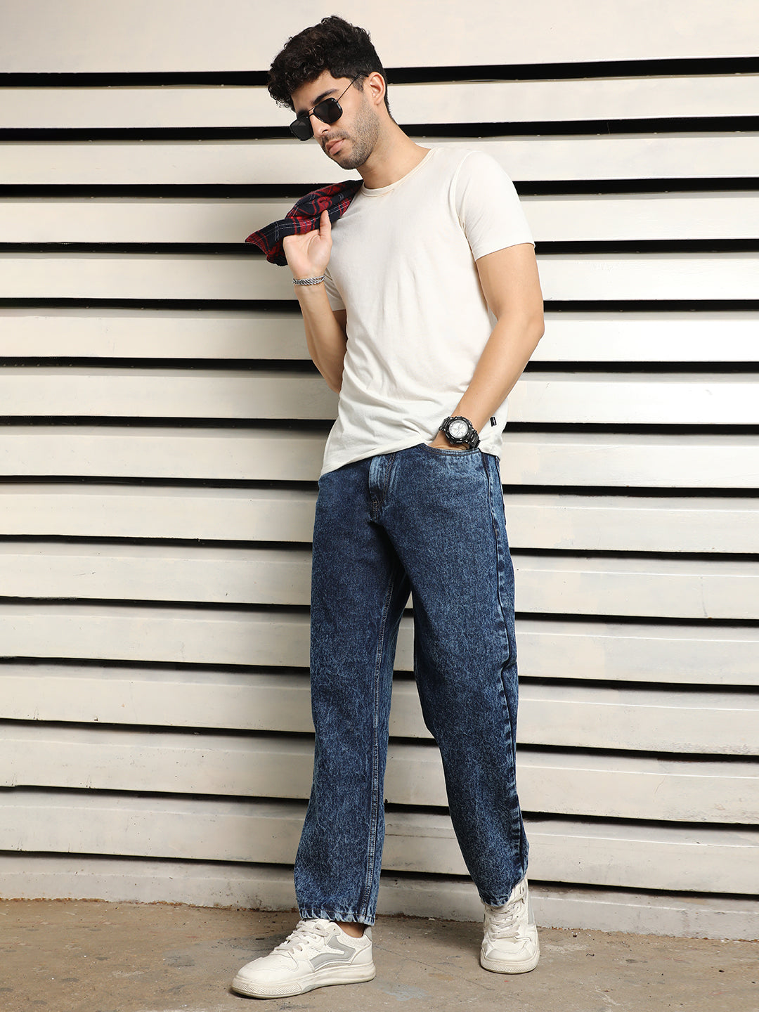 Men Relaxed Fit Mid-Rise Light Fade Pure Cotton  Jeans