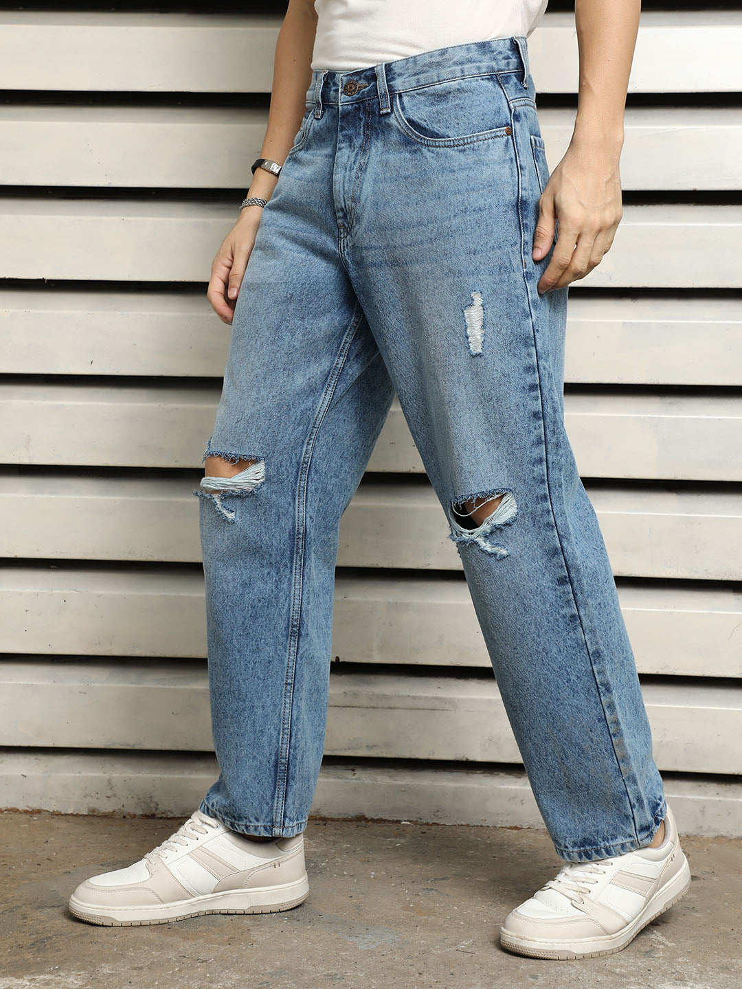 Men Relaxed Fit Slash Knee Light Fade Cotton Jeans