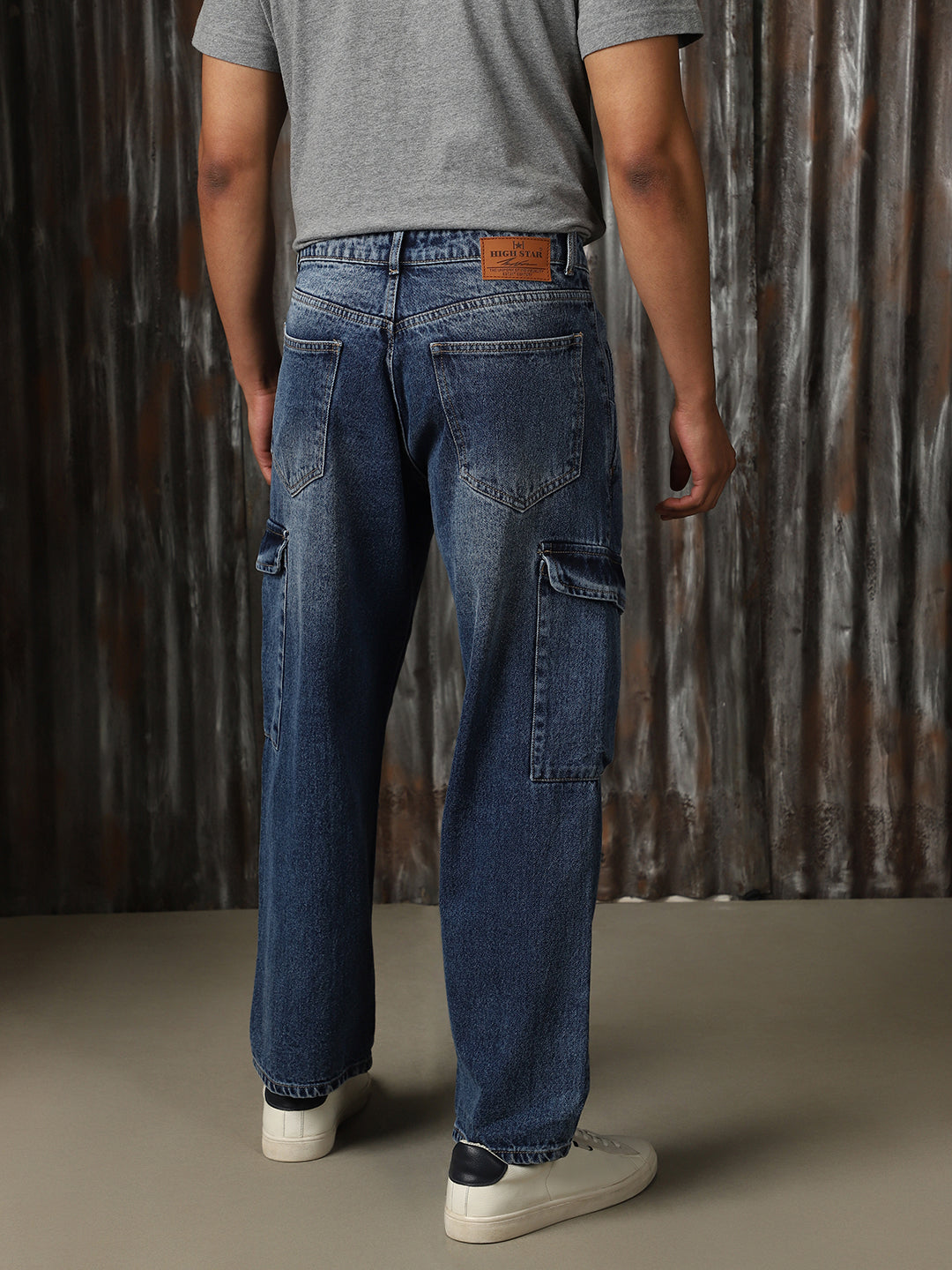 Men Washed Cotton Loose Fit Mid- Rise   Jeans