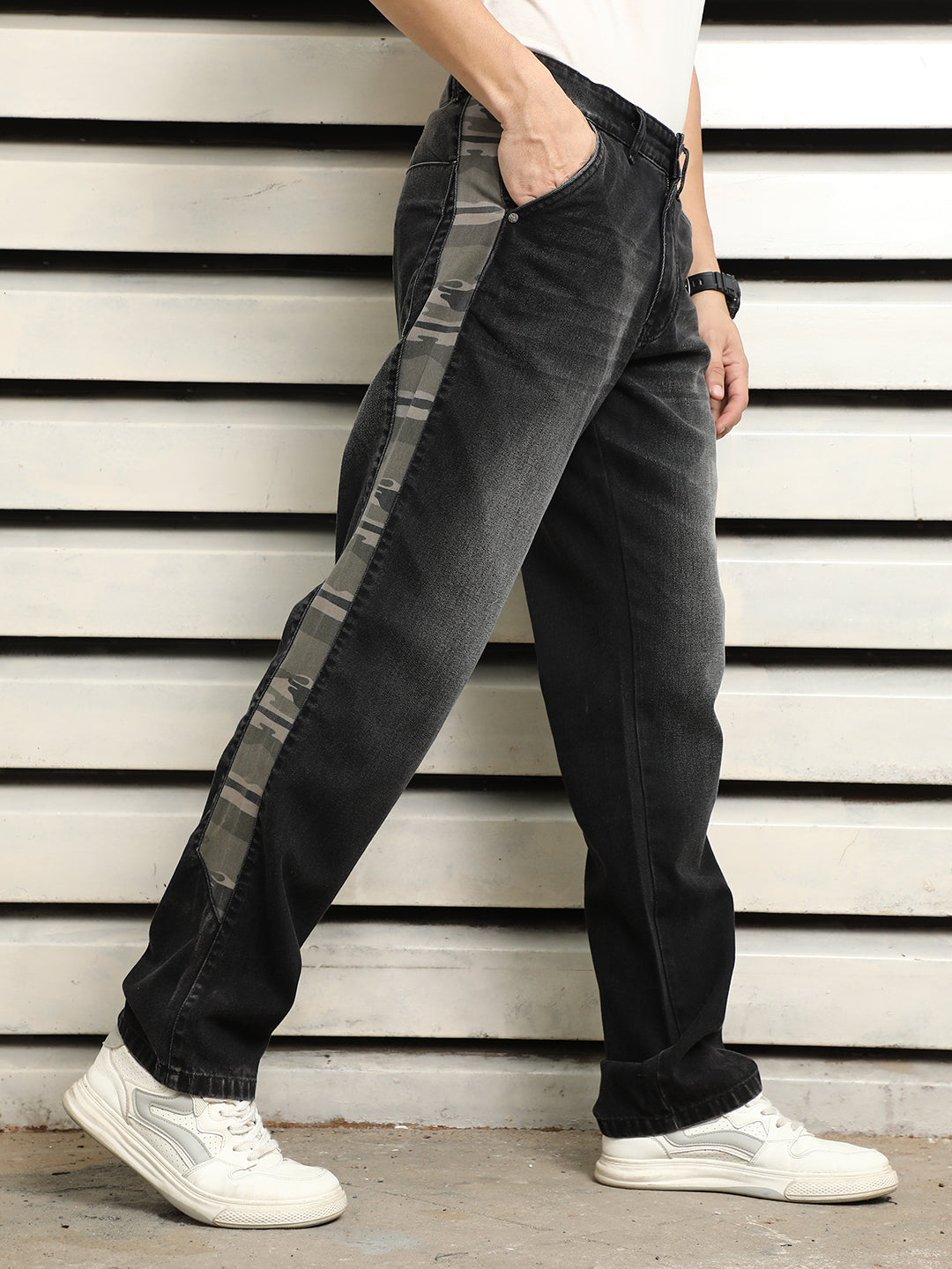 Men Straight Fit Clean Look Light Fade Cotton Jeans