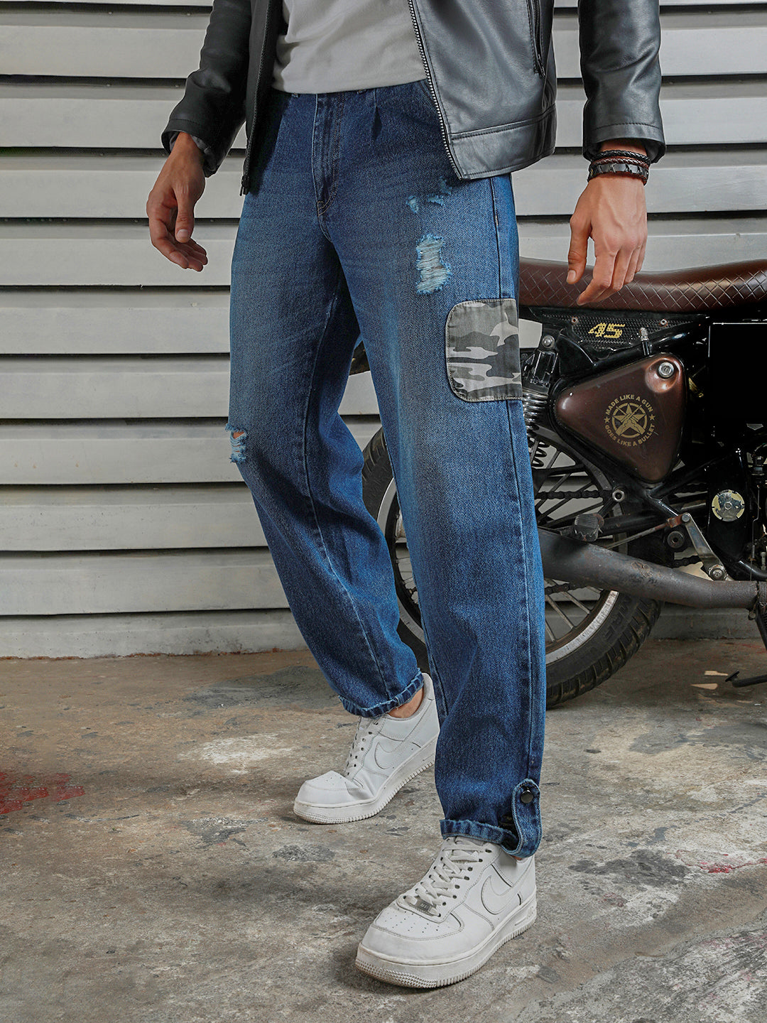 Men Tapered Fit Mildly Distressed Light Fade Cotton Jeans