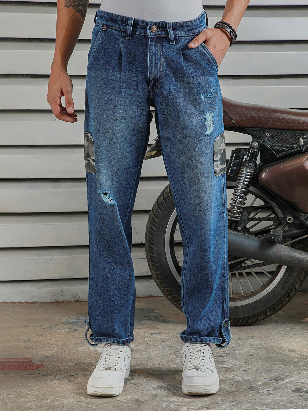 Men Tapered Fit Mildly Distressed Light Fade Cotton Jeans