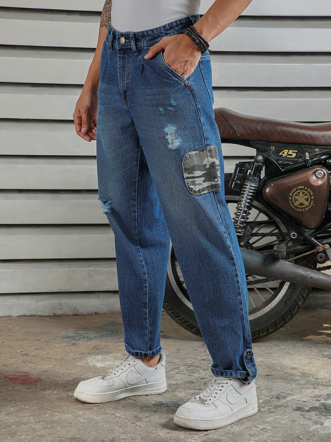 Men Tapered Fit Mildly Distressed Light Fade Cotton Jeans