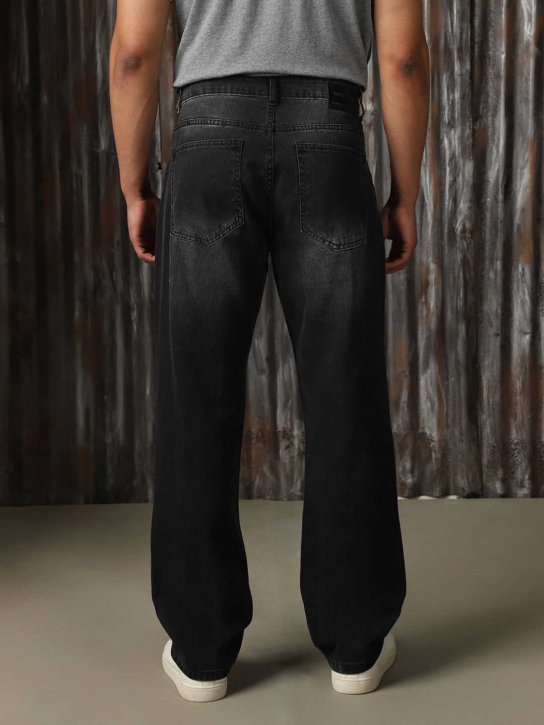 Men Washed Cotton Tapered Fit Mid- Rise   Jeans