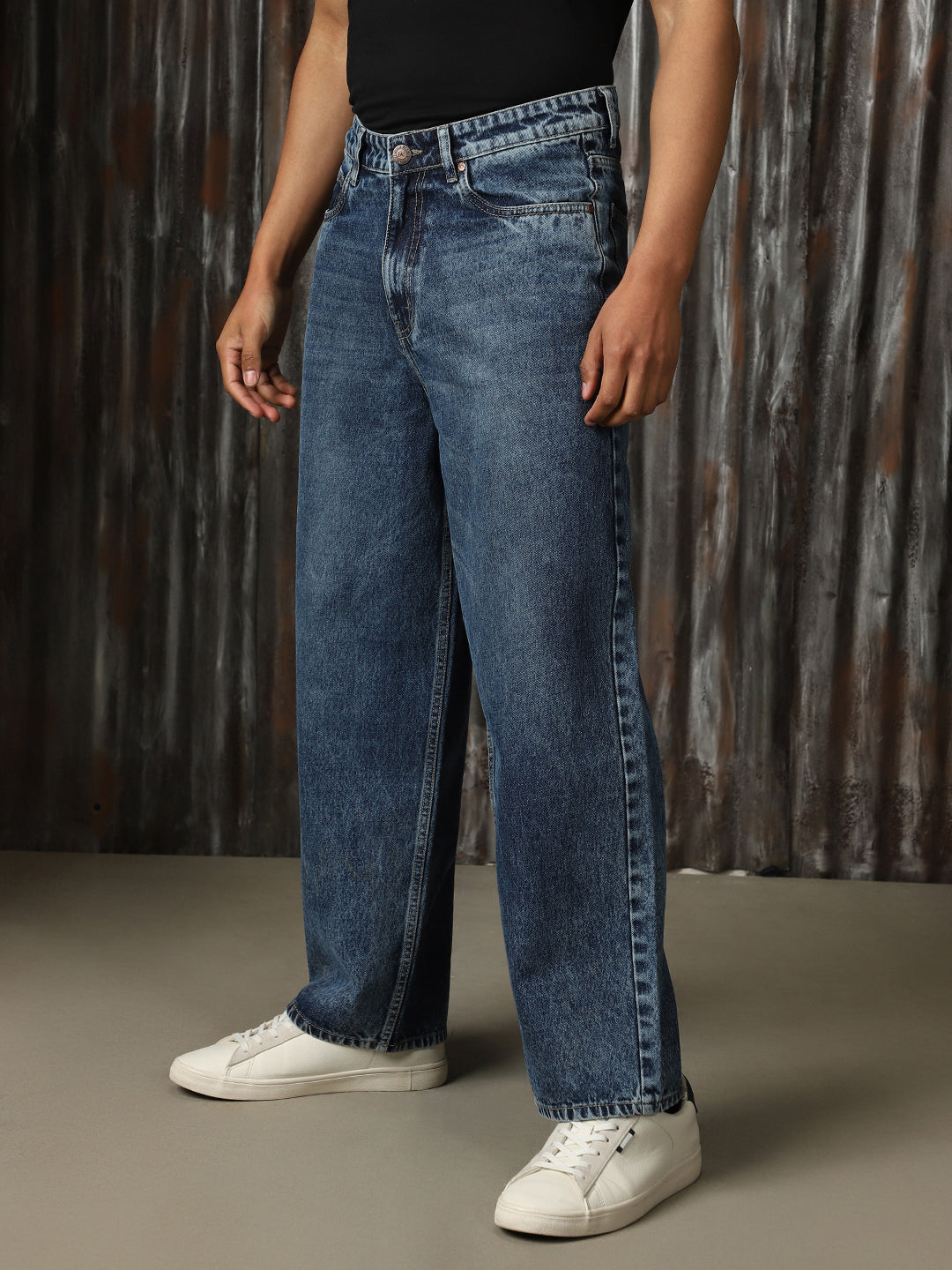 Men Washed Cotton Loose Fit Mid- Rise   Jeans