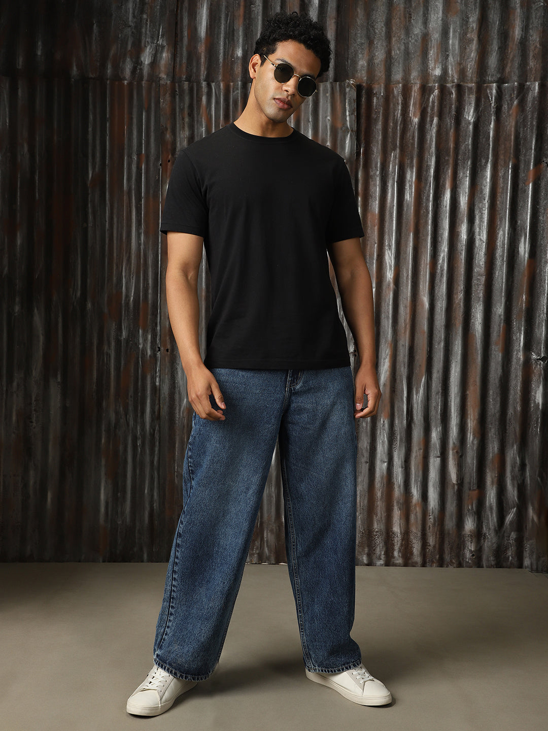 Men Washed Cotton Loose Fit Mid- Rise   Jeans