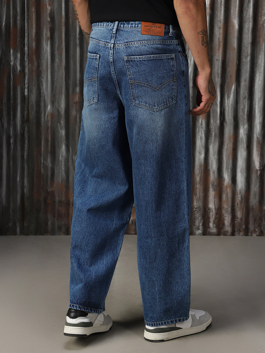 Men Washed Cotton Loose Fit Mid- Rise   Jeans