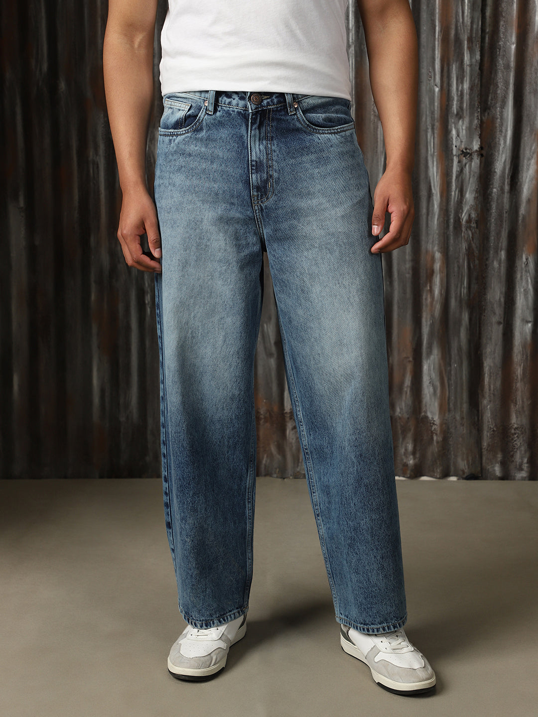 Men Washed Cotton Loose Fit Mid- Rise   Jeans