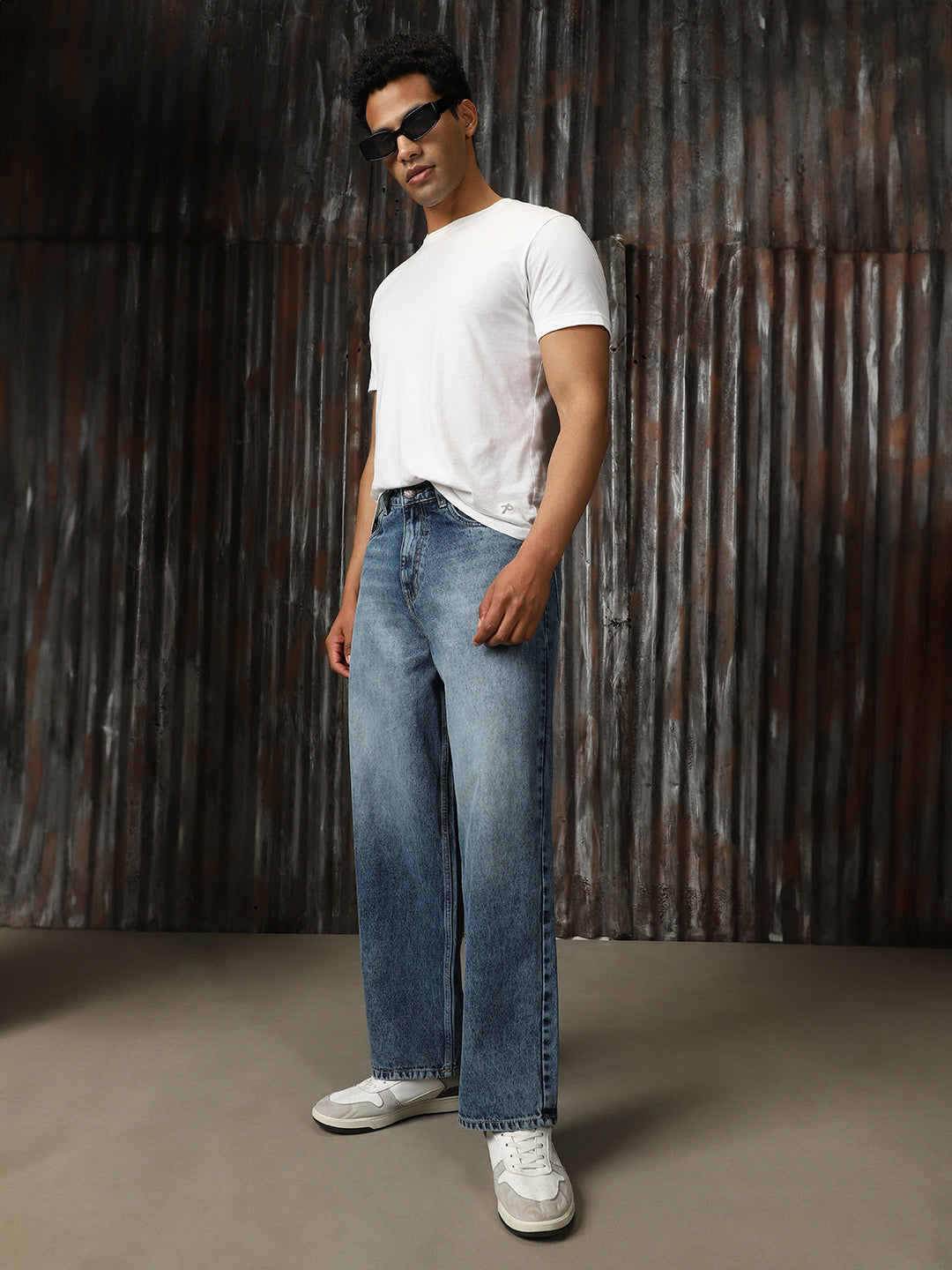 Men Washed Cotton Loose Fit Mid- Rise   Jeans