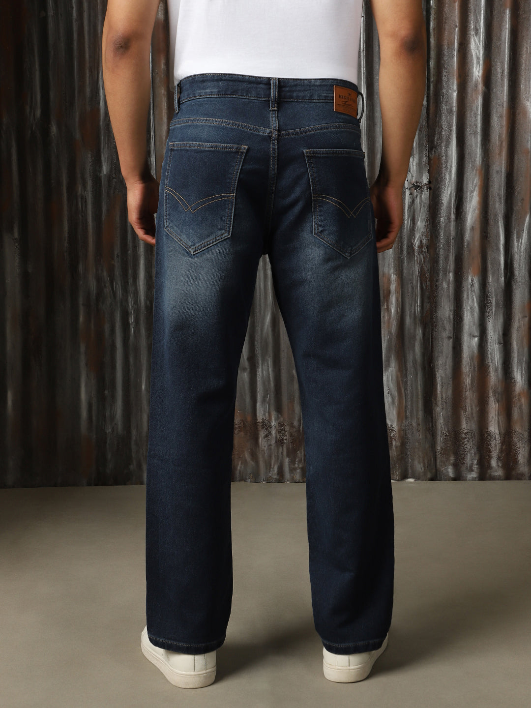 Men Washed Cotton Straight Fit Mid-rise   Jeans