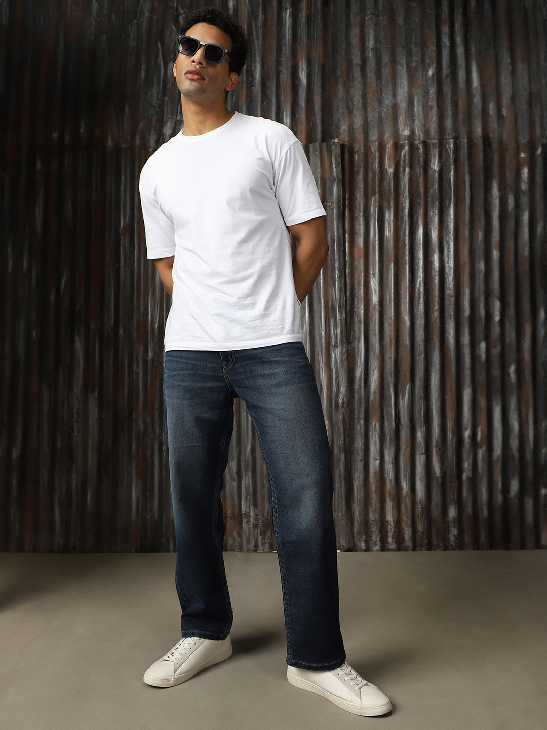 Men Washed Cotton Straight Fit Mid-rise   Jeans