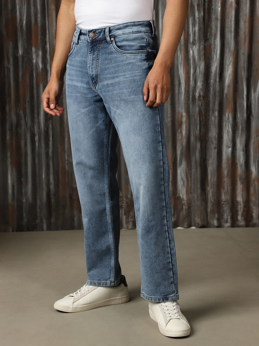 Men Washed Cotton Straight Fit Mid-rise   Jeans