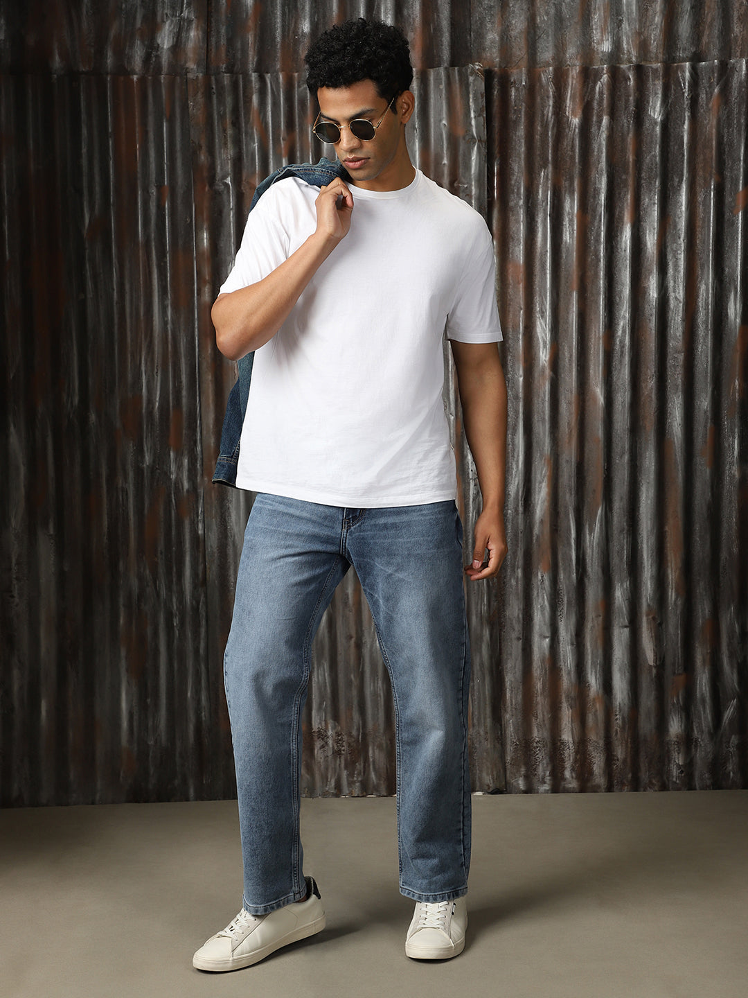 Men Washed Cotton Straight Fit Mid-rise   Jeans