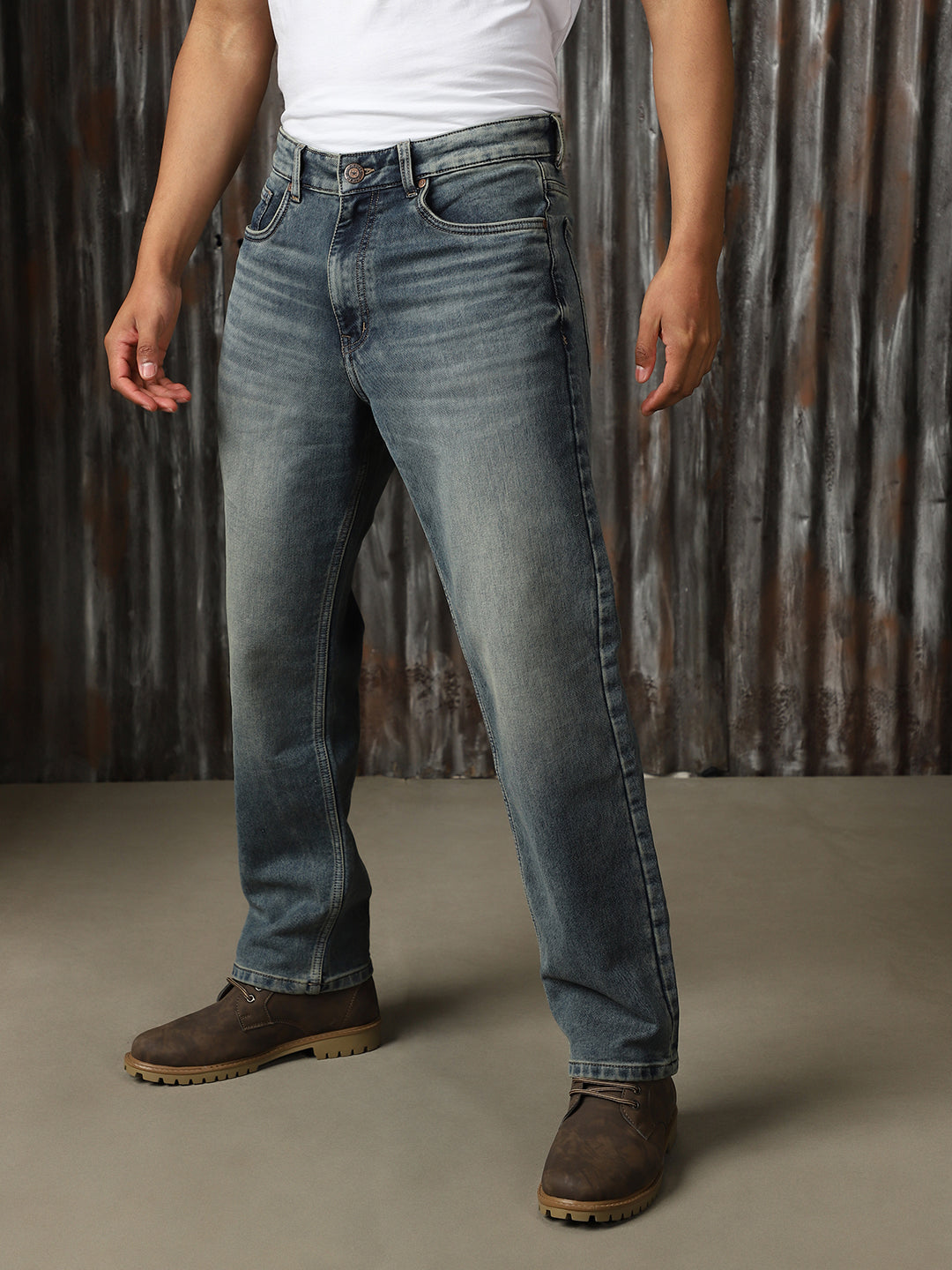 Men Washed Cotton Straight Fit Mid-rise   Jeans