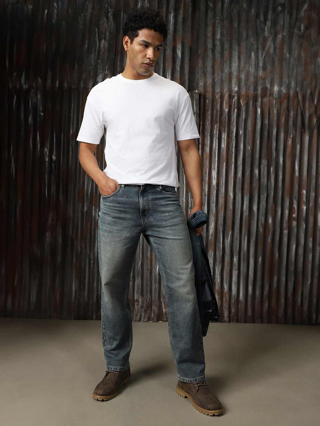 Men Washed Cotton Straight Fit Mid-rise   Jeans