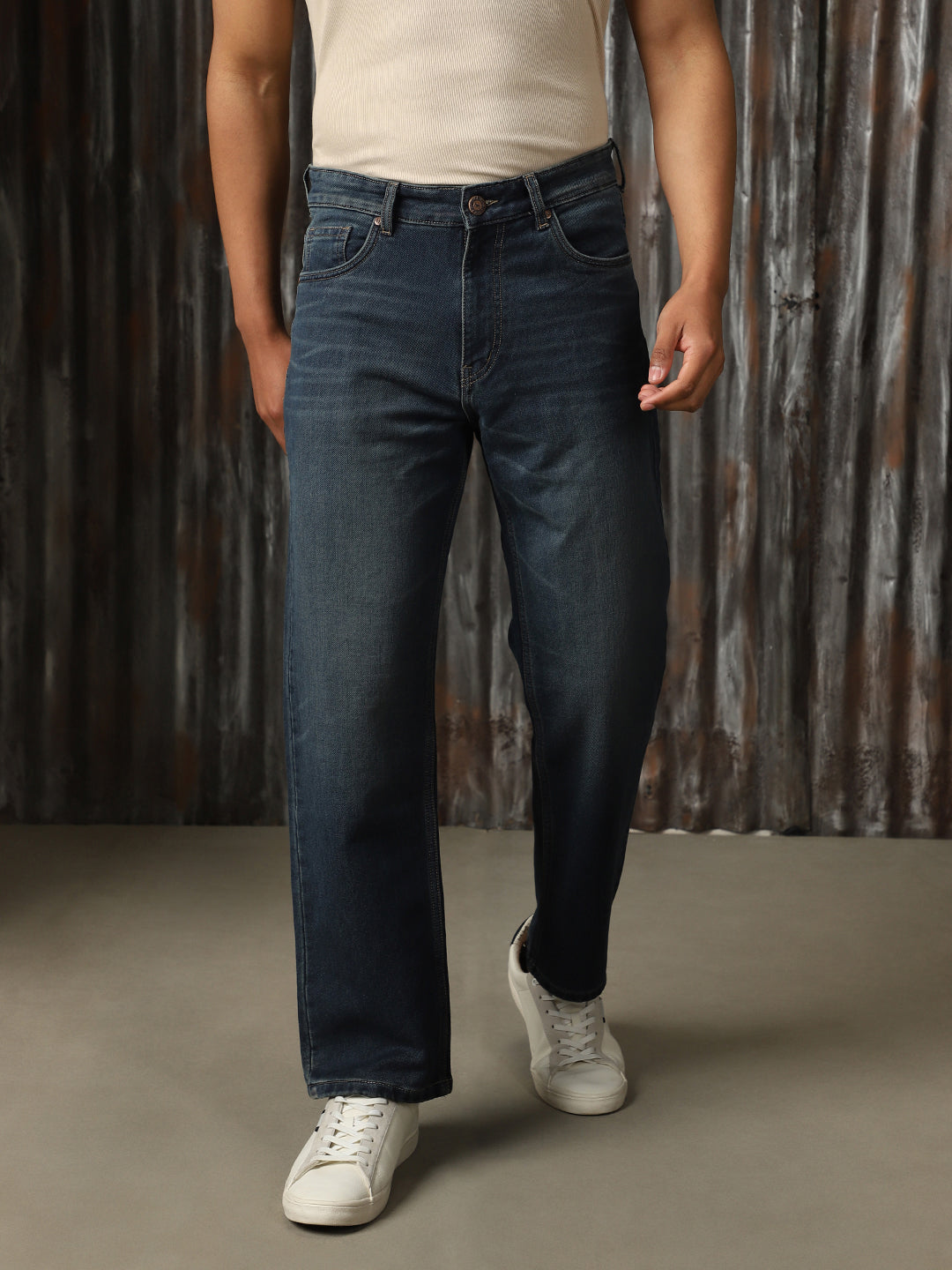 Men Washed Cotton Straight Fit Mid-rise   Jeans