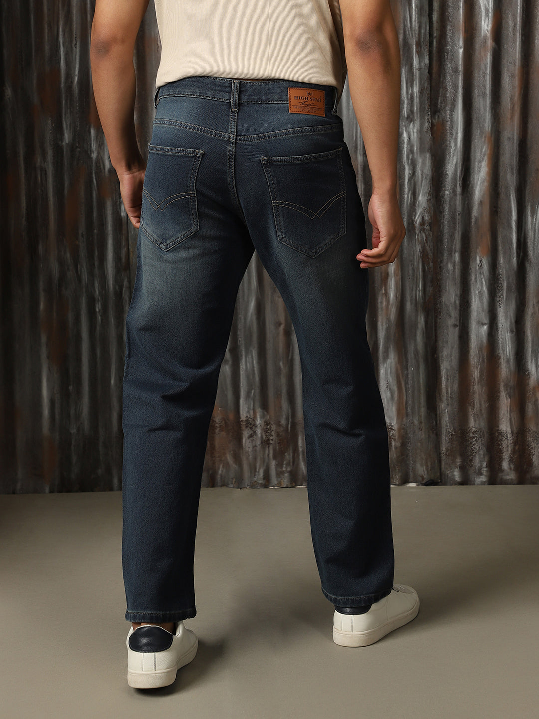 Men Washed Cotton Straight Fit Mid-rise   Jeans