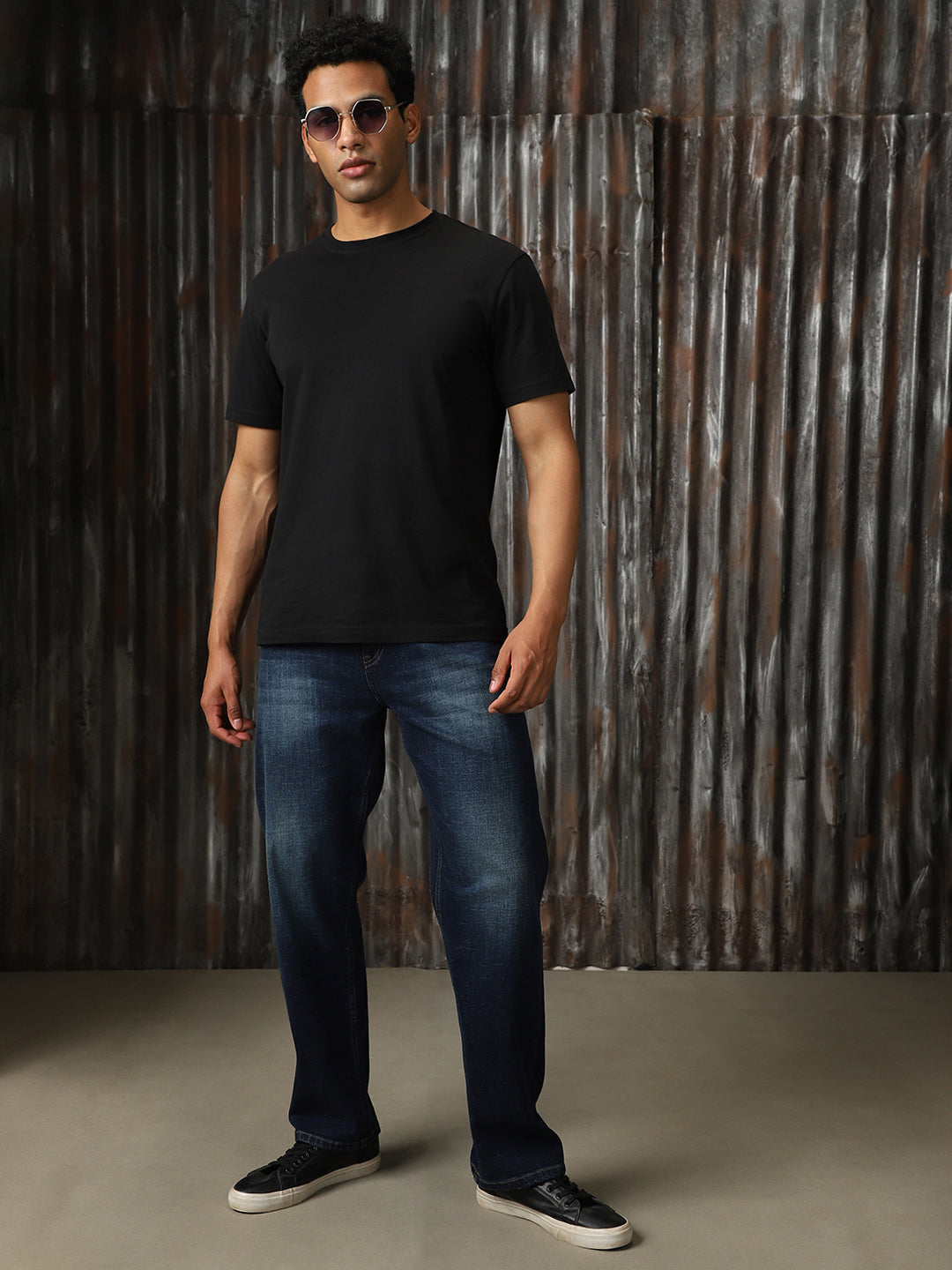 Men Washed Cotton Straight Fit Mid- Rise   Jeans