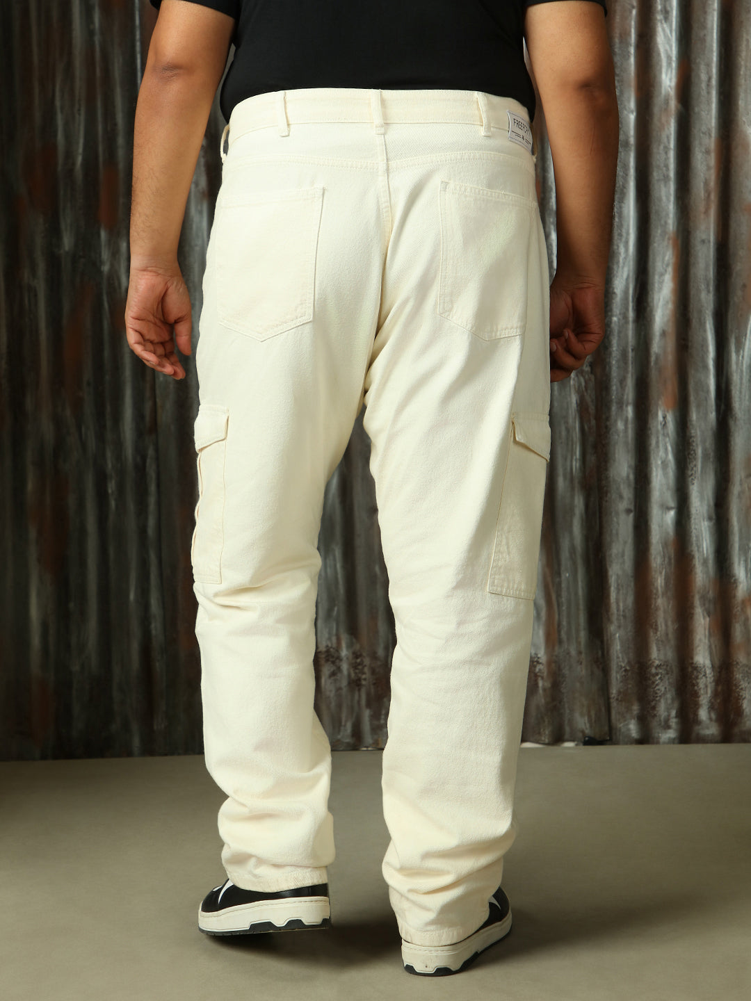 Men Washed Cotton Straight Fit Mid- Rise   Jeans