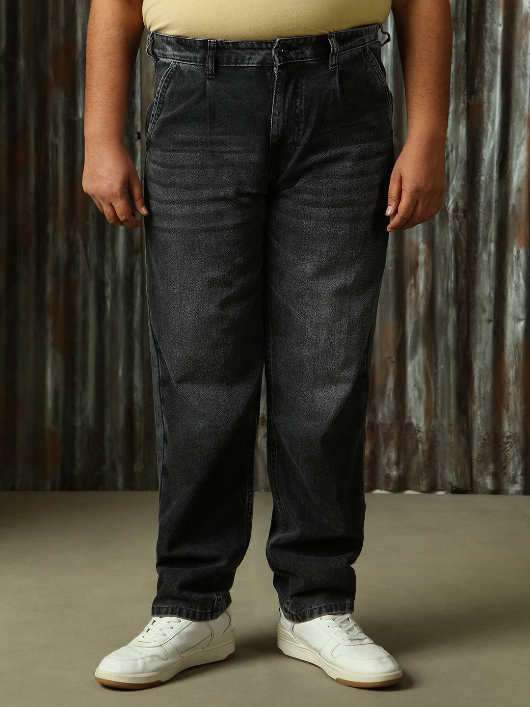 Men Washed Cotton Tapered Fit Mid- Rise   Jeans