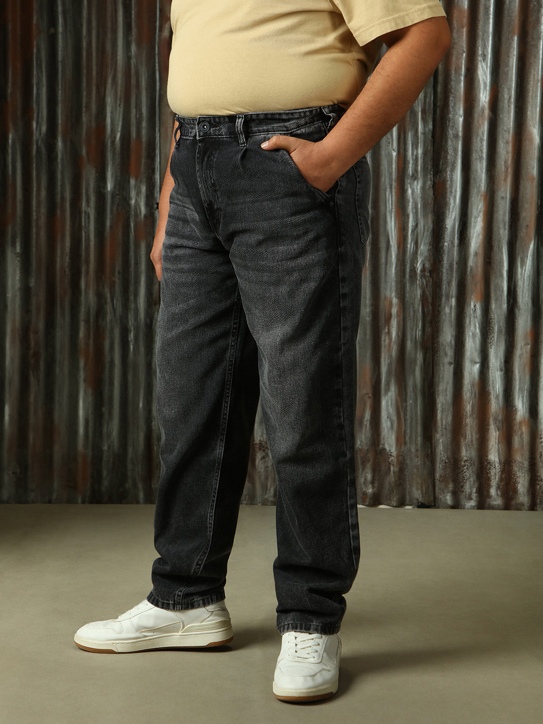 Men Washed Cotton Tapered Fit Mid- Rise   Jeans