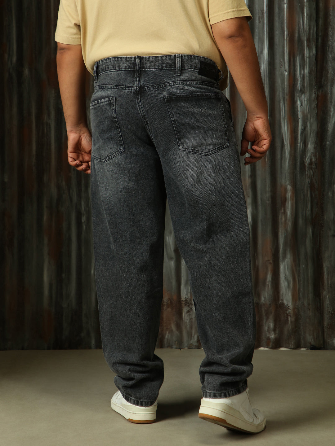 Men Washed Cotton Tapered Fit Mid- Rise   Jeans