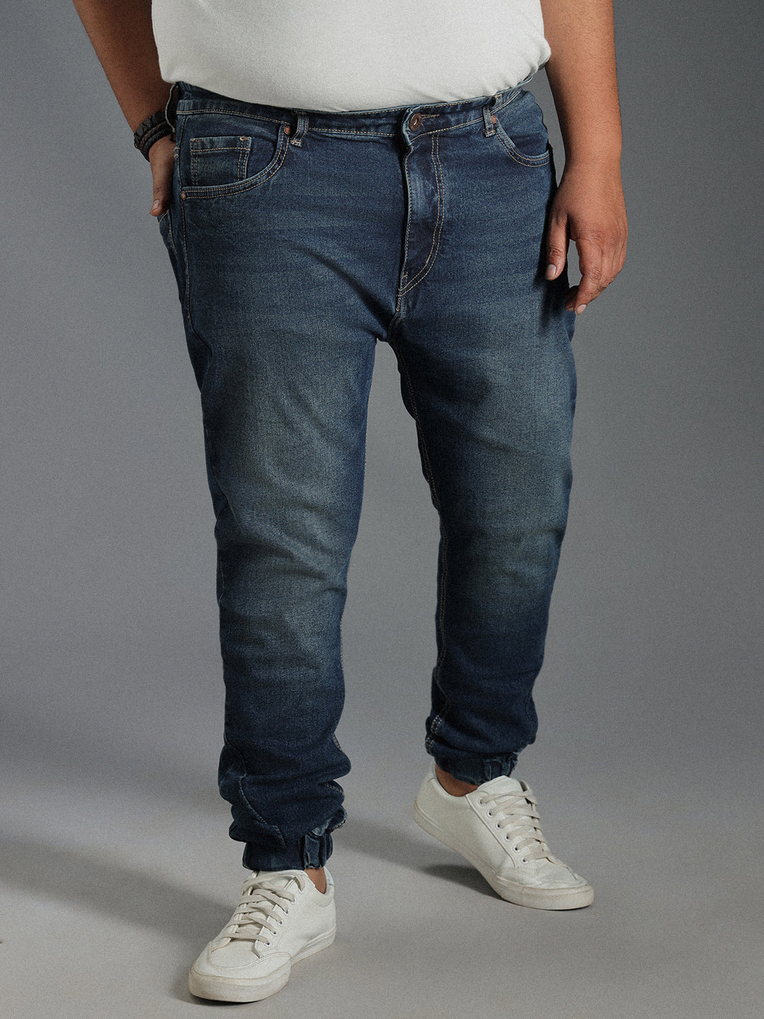 Men Plus Size Tapered Fit Mid-Rise Clean Look Pure Cotton Jeans