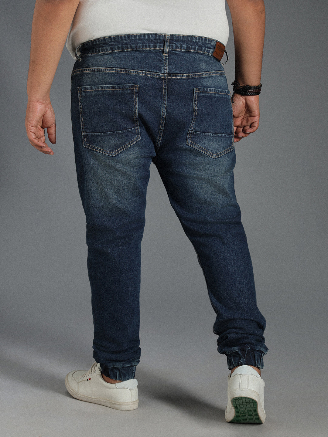 Men Plus Size Tapered Fit Mid-Rise Clean Look Pure Cotton Jeans