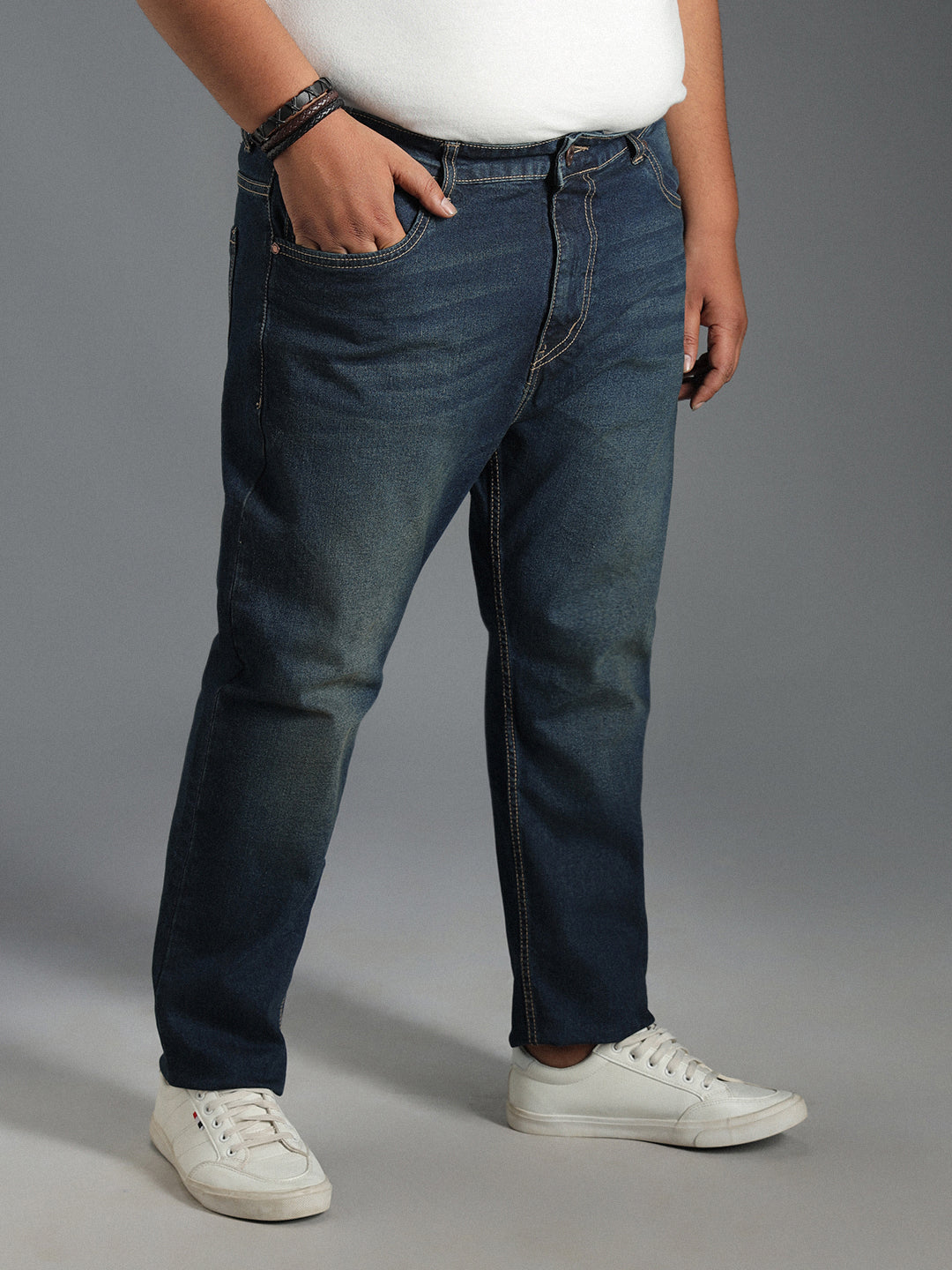 Men Plus Size Tapered Fit Mid-Rise Clean Look Pure Cotton Jeans