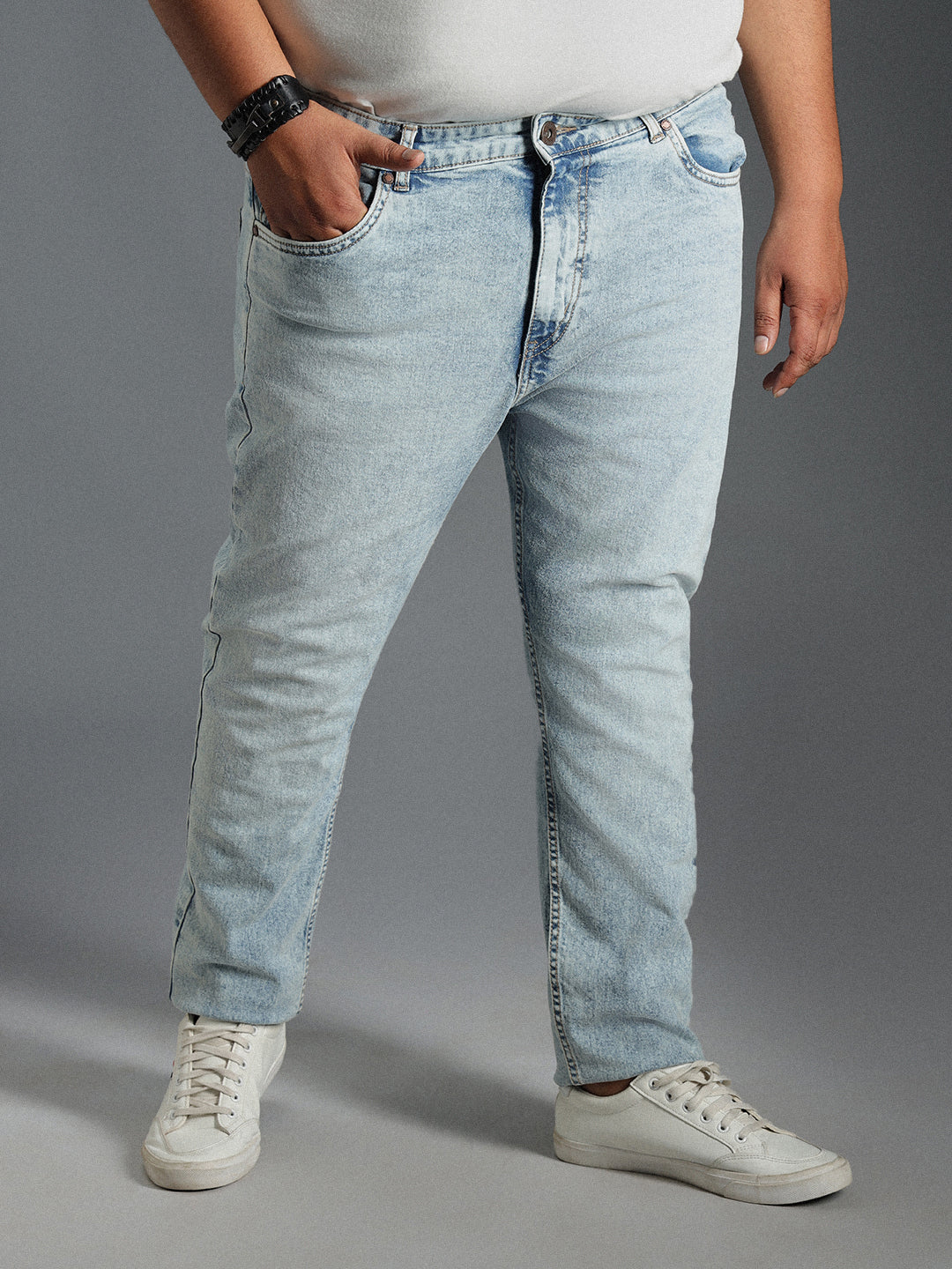 Men Plus Size Tapered Fit Mid-Rise Clean Look Pure Cotton Jeans