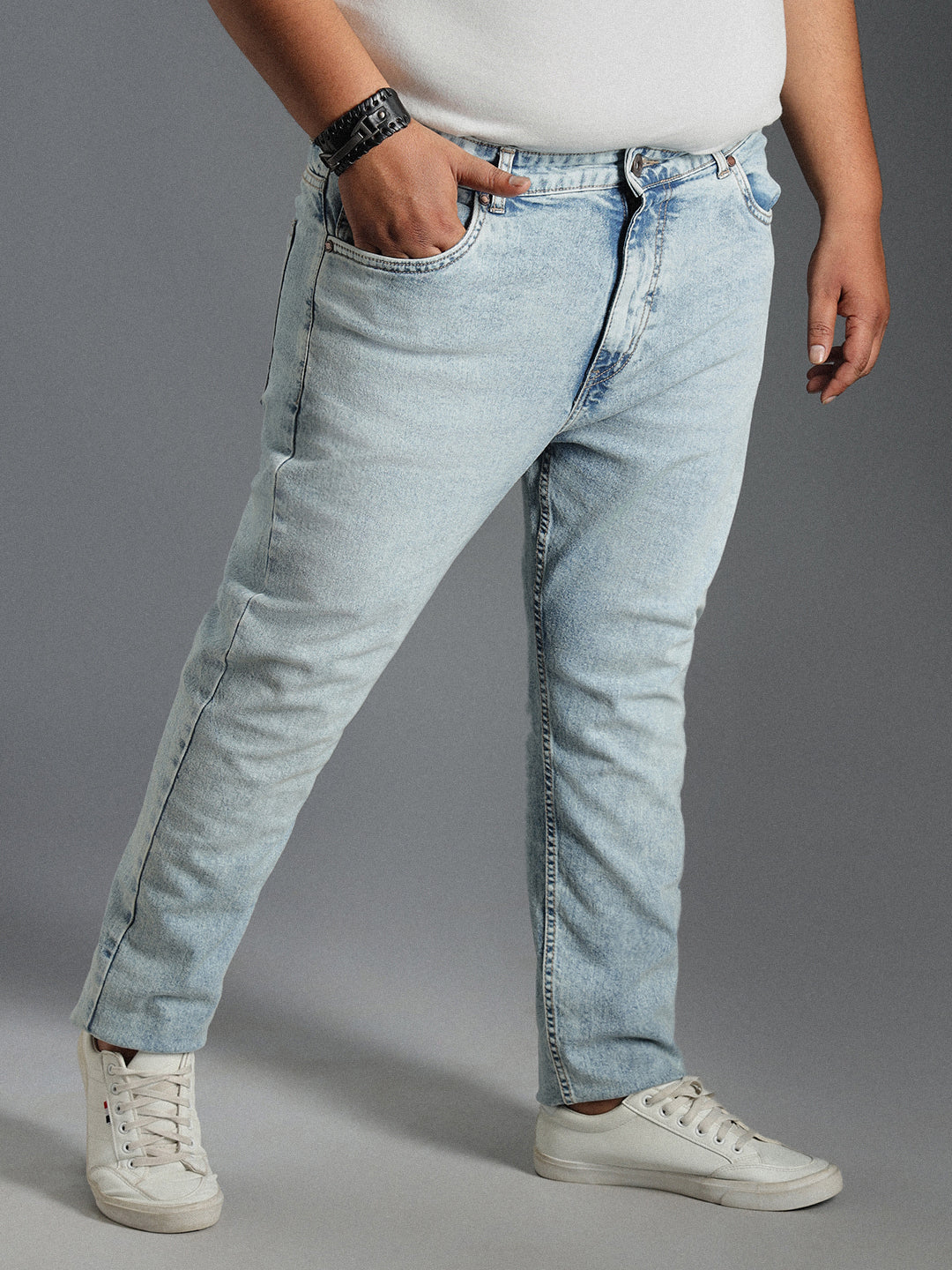 Men Plus Size Tapered Fit Mid-Rise Clean Look Pure Cotton Jeans