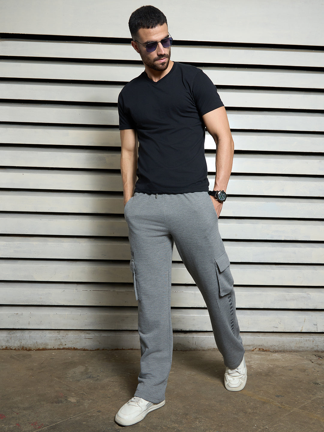 Men Smart Casual Cotton Loose Fit Solid Mid-Rise Trousers