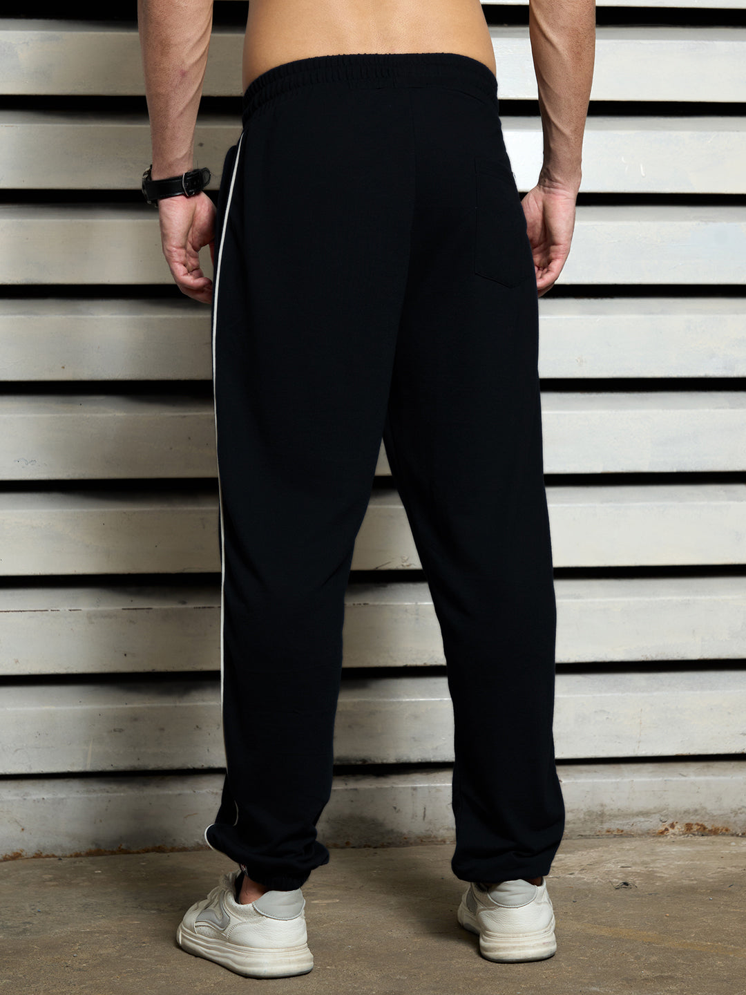 Men Smart Casual Cotton Loose Fit Solid Mid-Rise Trousers