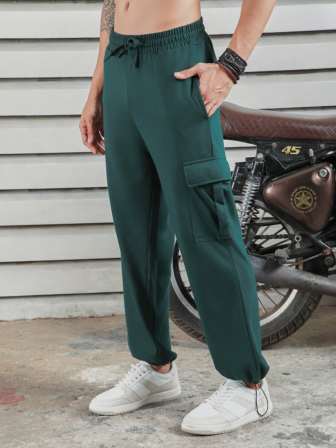 Men Relaxed Straight Leg Mid-Rise Straight Fit Joggers