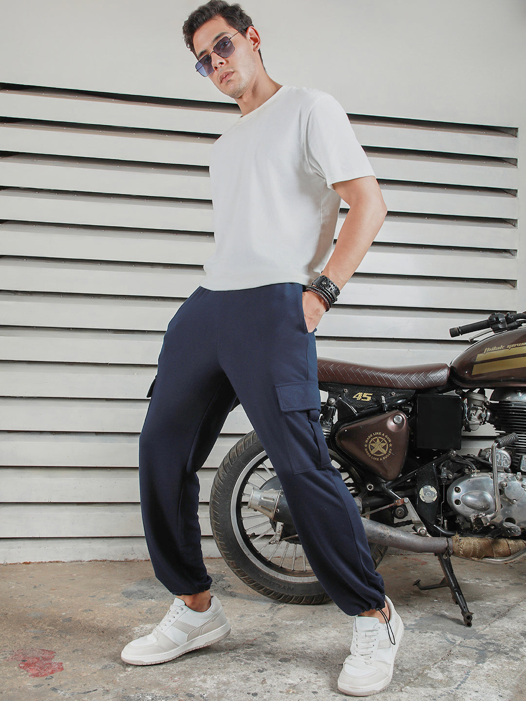 Men Relaxed Straight Leg Mid-Rise Straight Fit Jogger