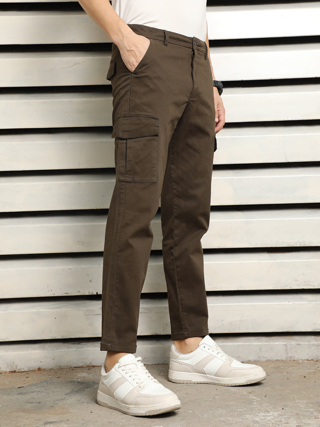 Men Slim Fit Mid-Rise Easy Wash Chinos Trousers