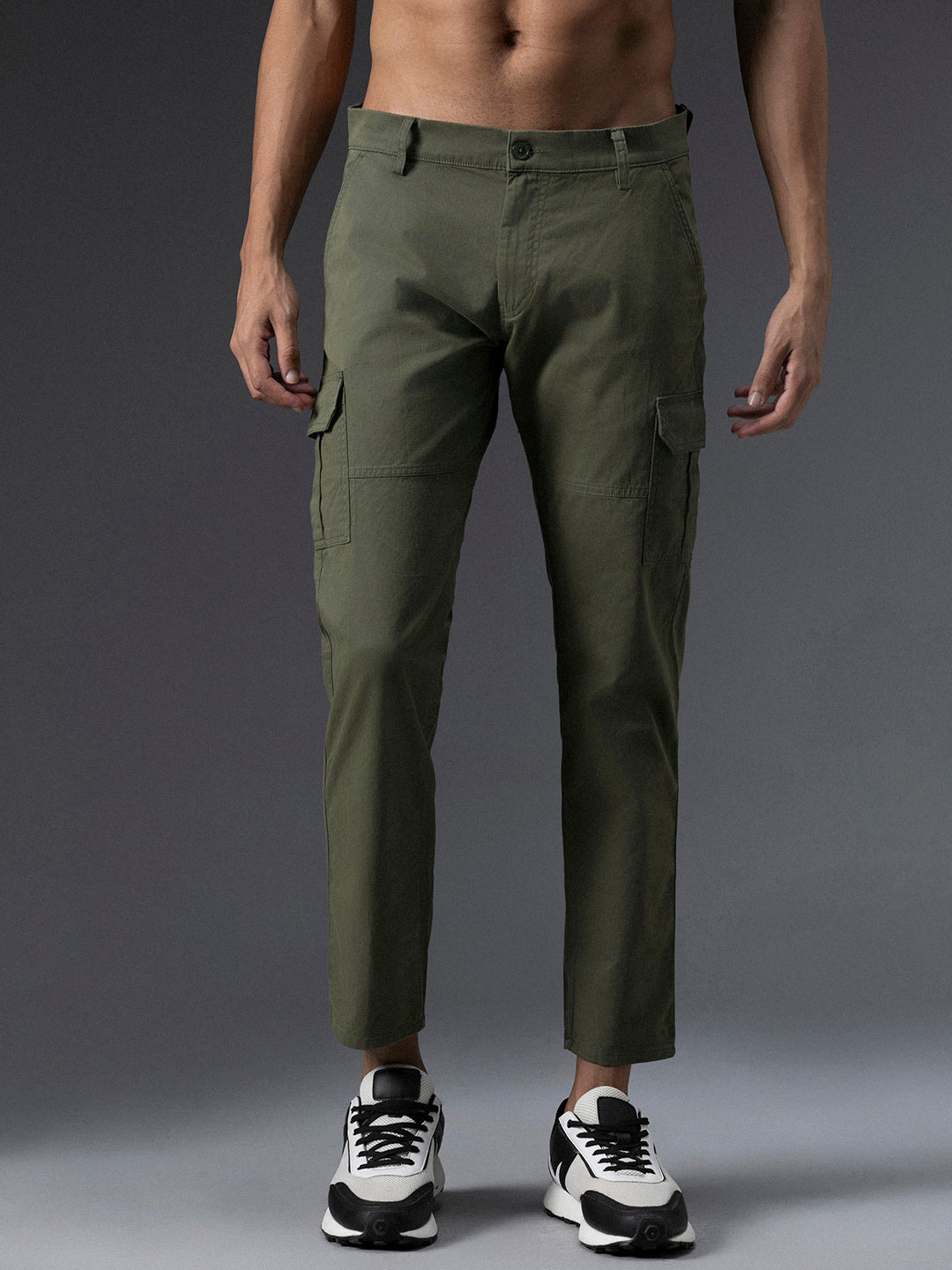 Men Relaxed Mid-Rise Cotton Cargos Trousers