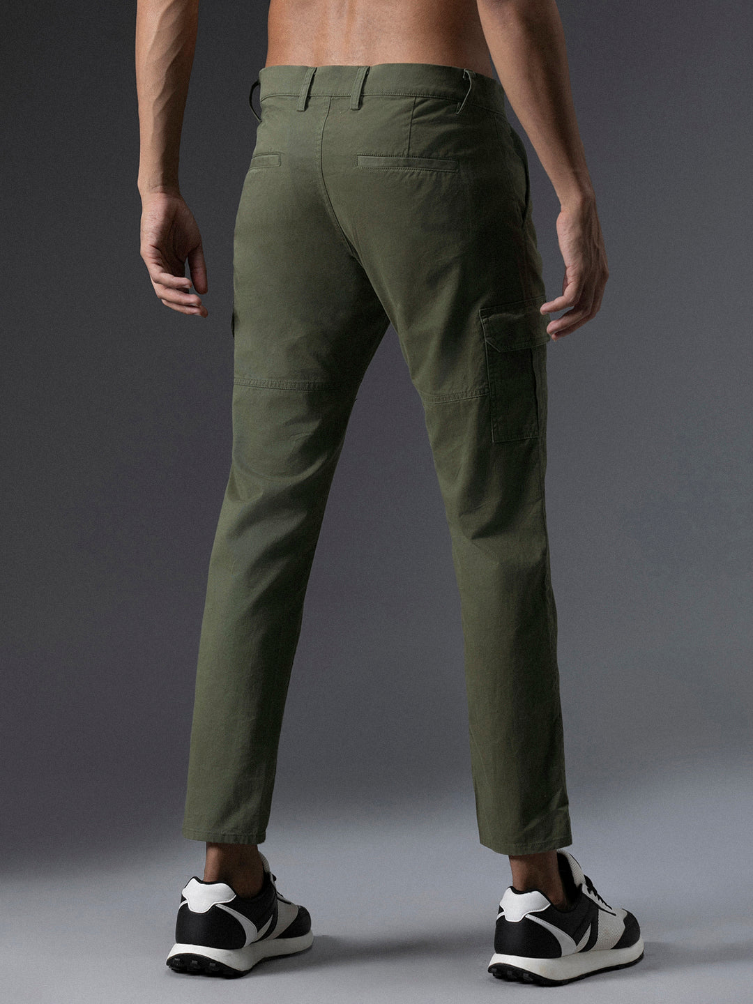 Men Relaxed Mid-Rise Cotton Cargos Trousers