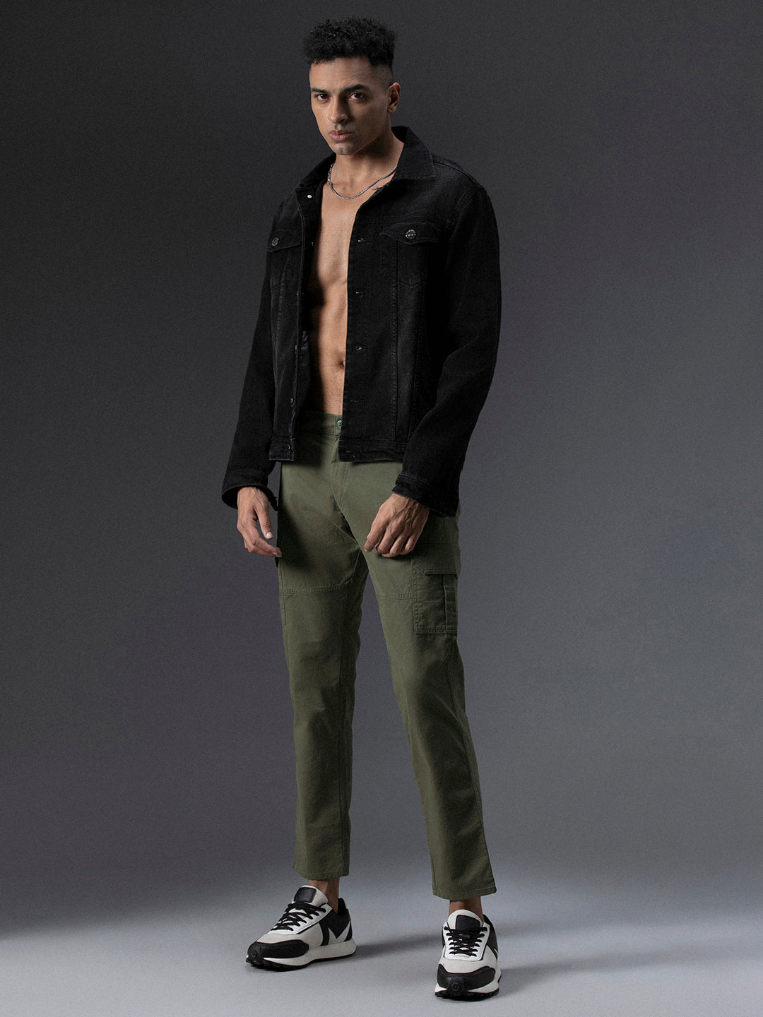 Men Relaxed Mid-Rise Cotton Cargos Trousers