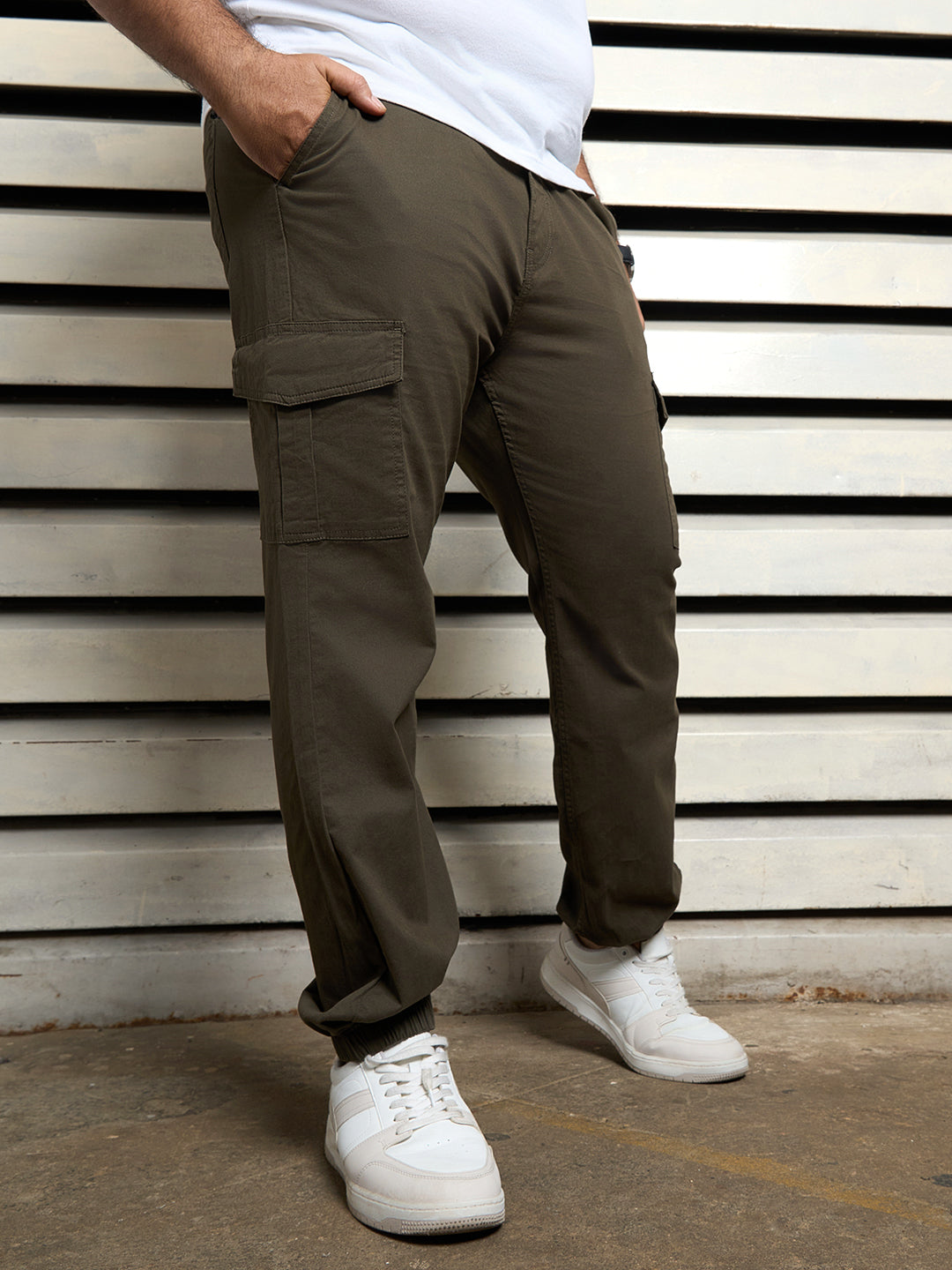 Plus Size Men Cotton Cargos Solid Straight Fit Mid-Rise Trouser