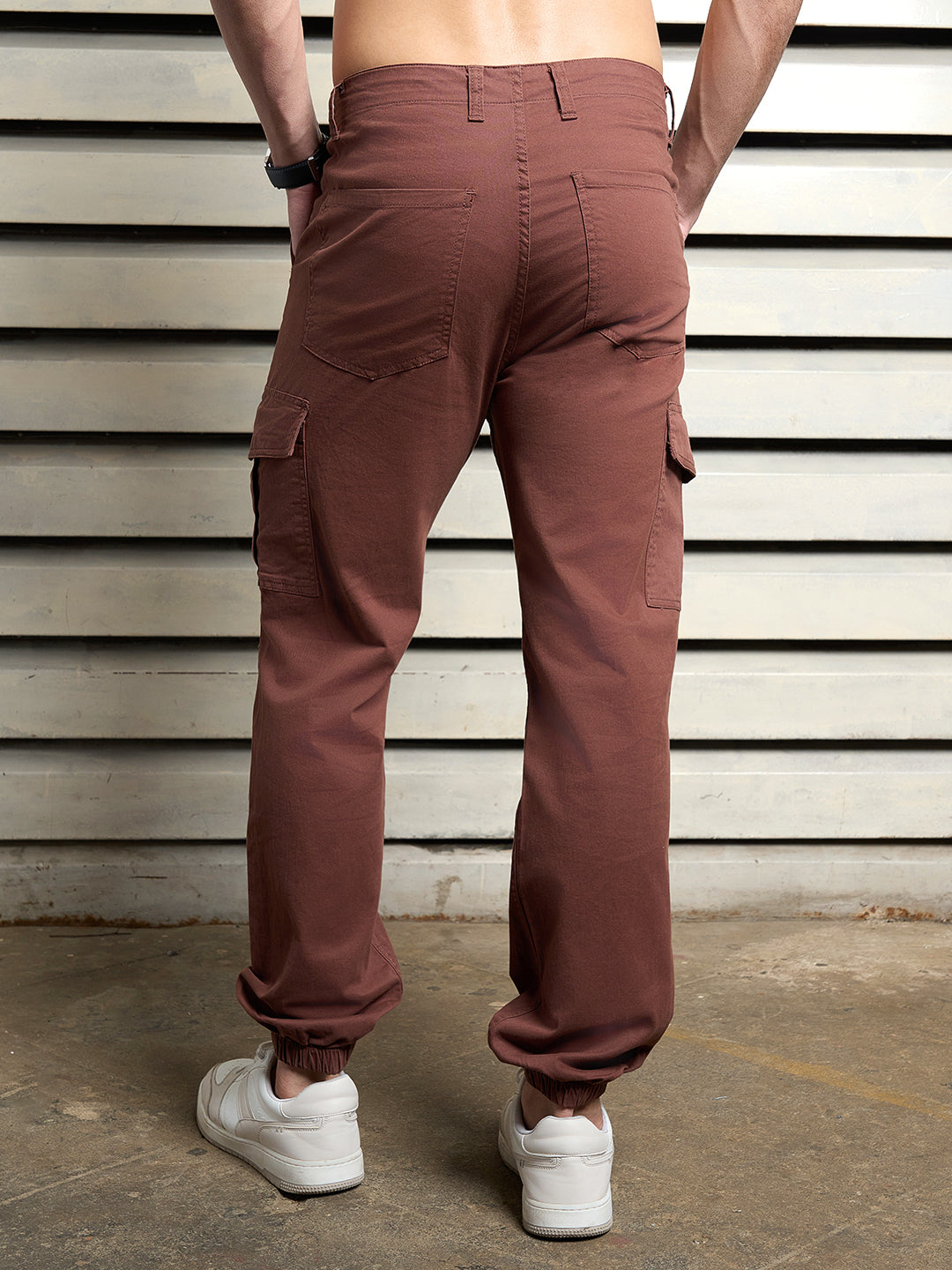 Men Cotton Cargo Solid Straight Fit Mid-Rise Trouser