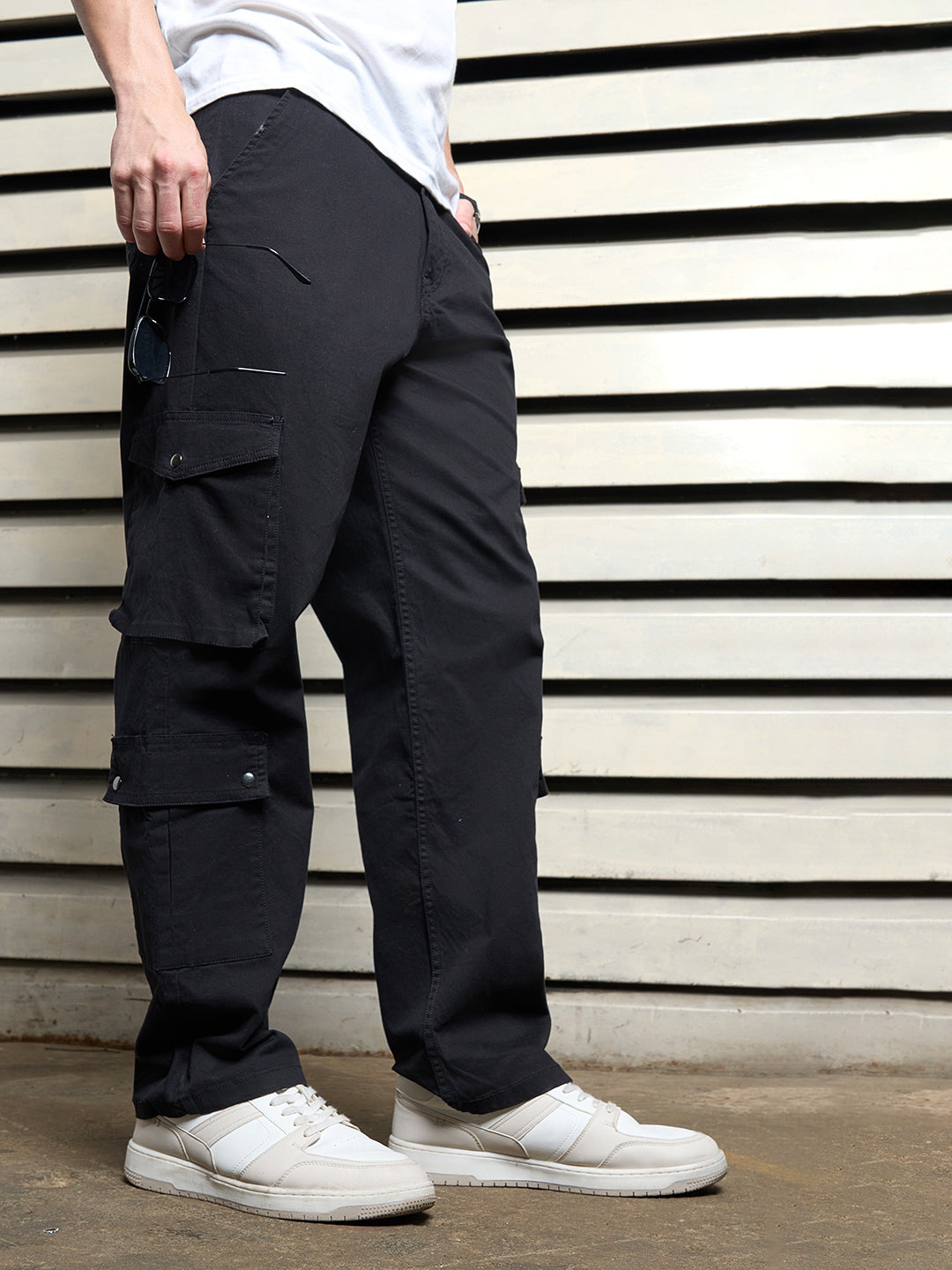 Men Cotton Cargo Solid Loose Fit Mid-Rise Trouser