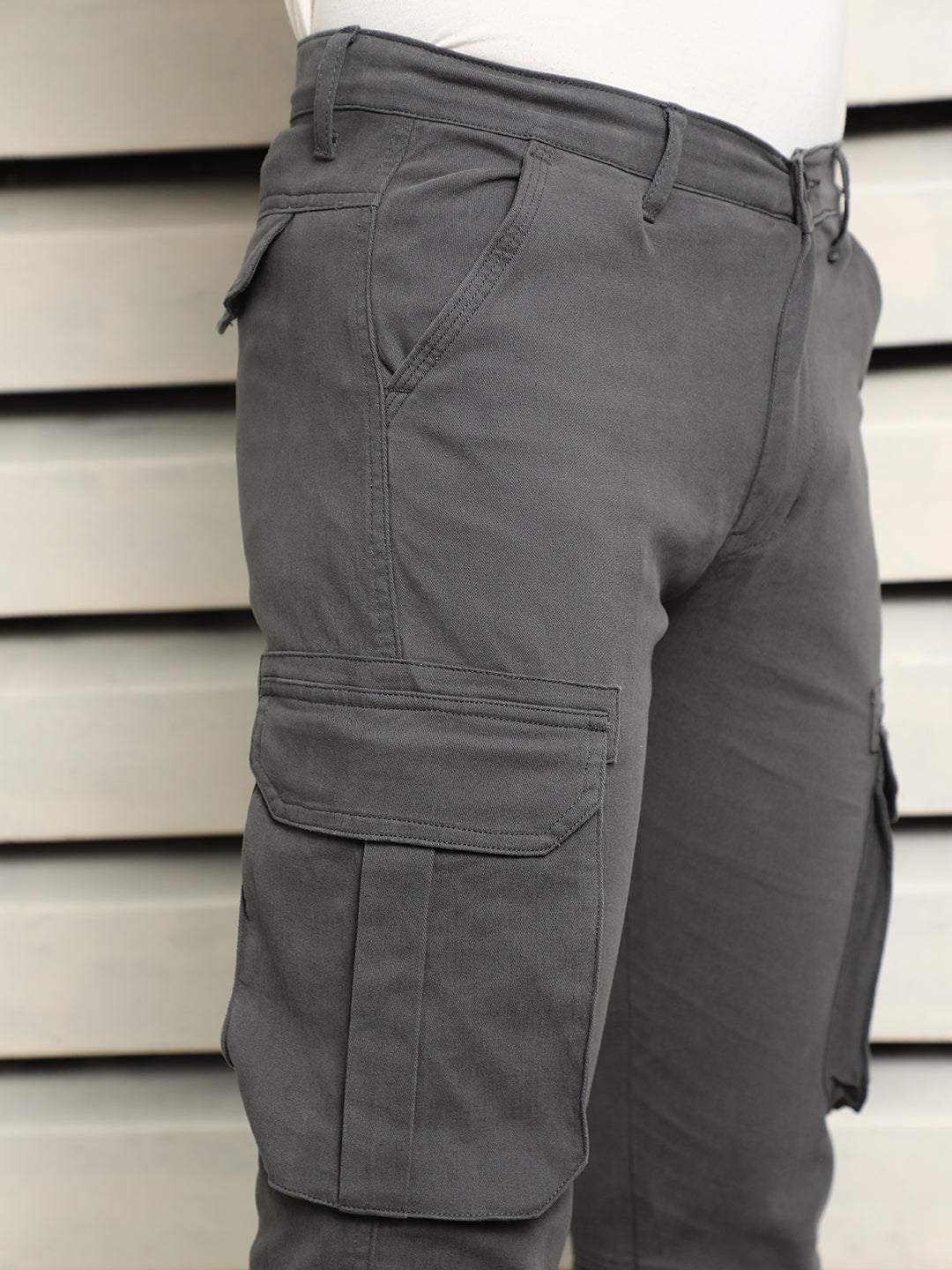 Men Mid-Rise Easy Wash Cotton Cargos Trousers