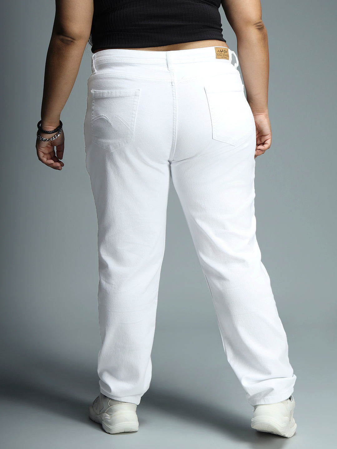 Women Plus Size White Slim Fit Mid-Rise Clean Look Stretchable Jeans