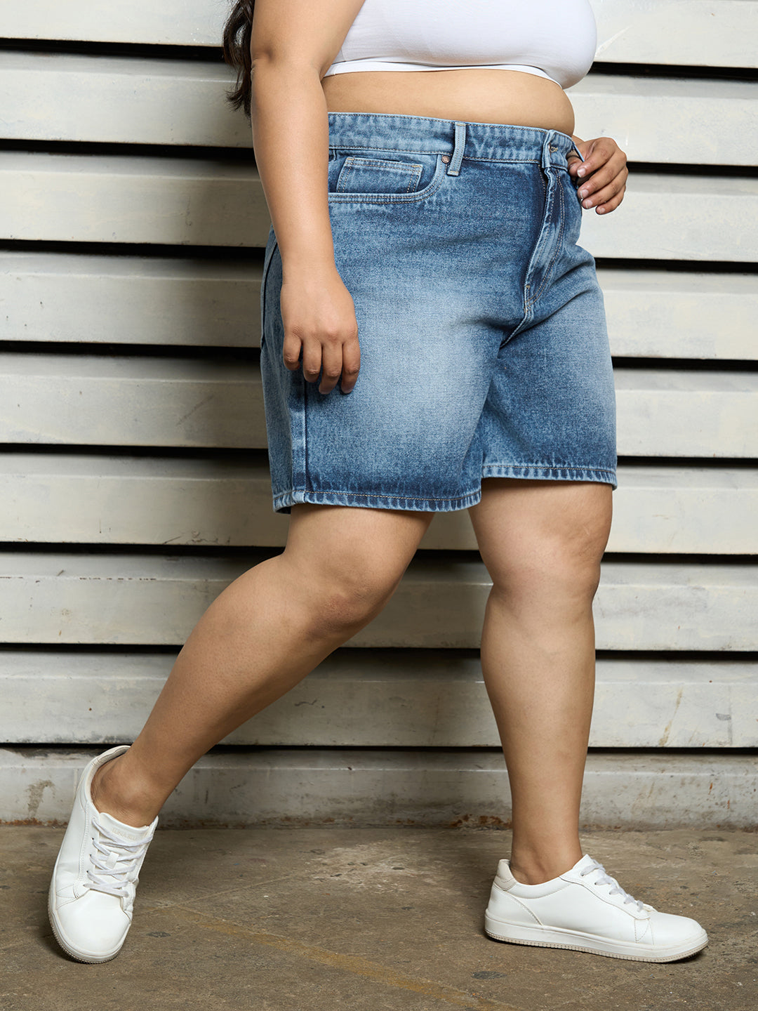 Women Smart Casual Cotton Relaxed Fit High-Rise Knee Length Denim Shorts