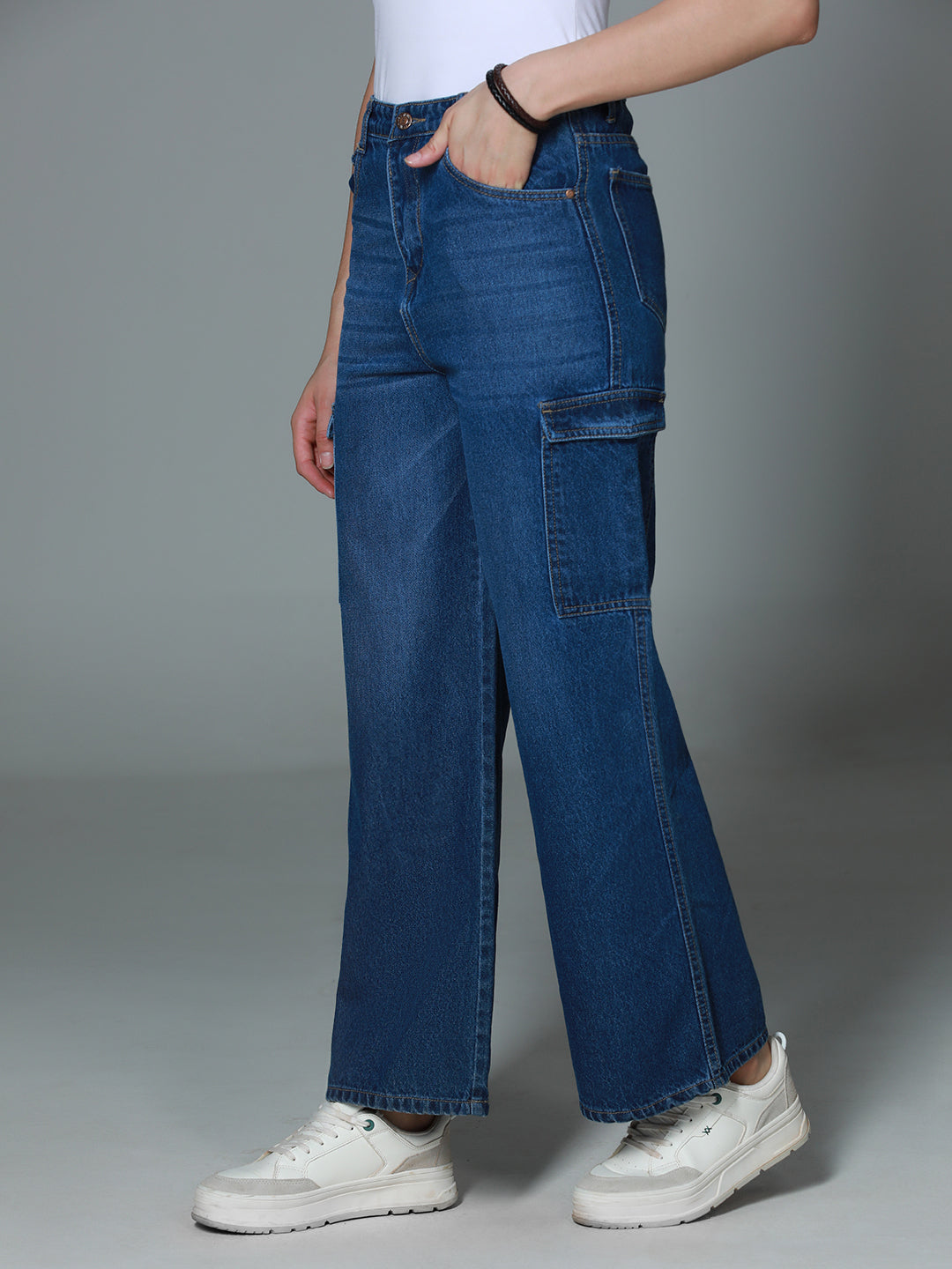 Women 90s baggy High-Rise Clean Look Light Fade Cargo Style Cotton Jeans