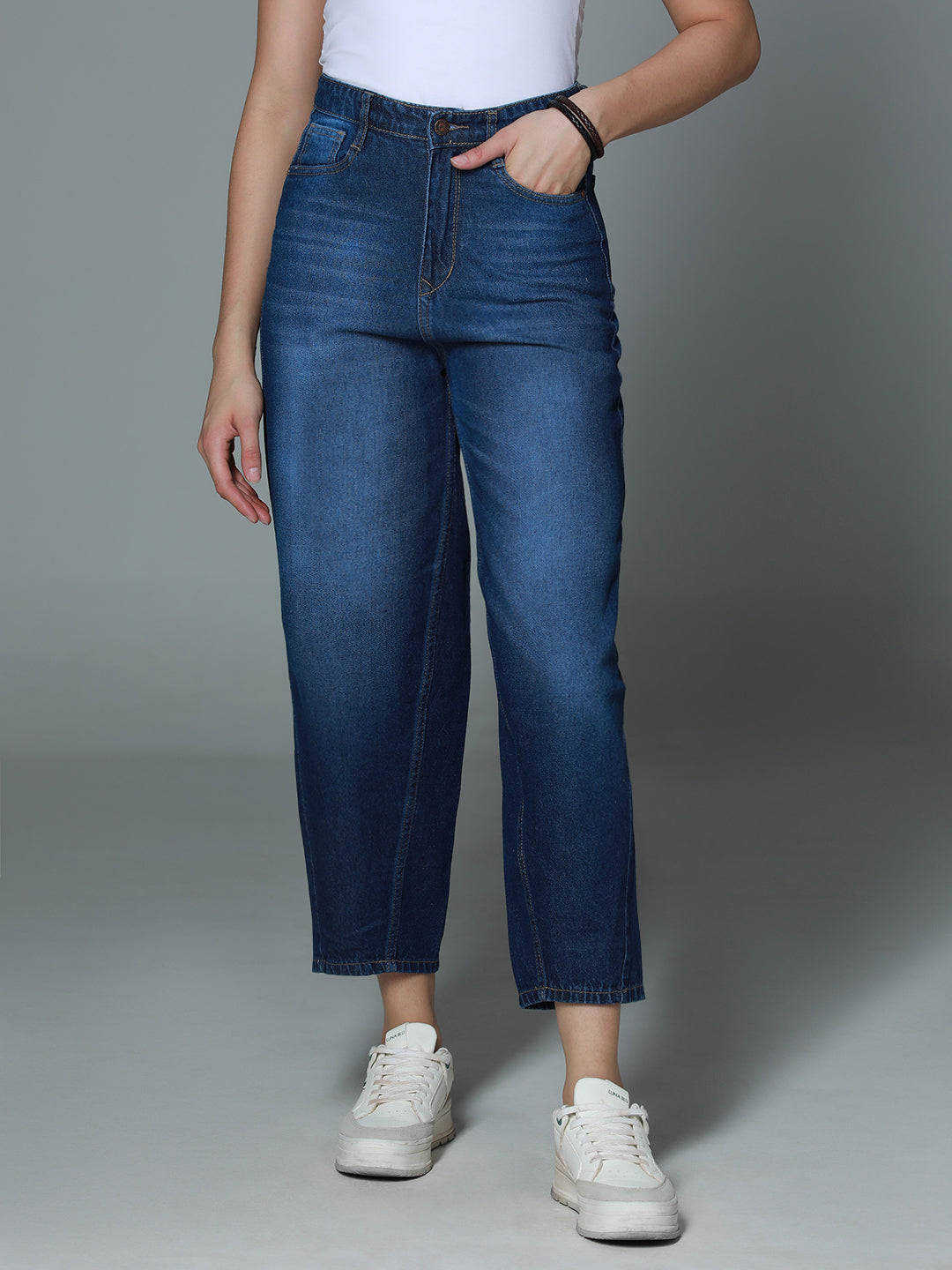 Women Balloon Fit High-Rise Clean Look Light Fade Cotton Jeans